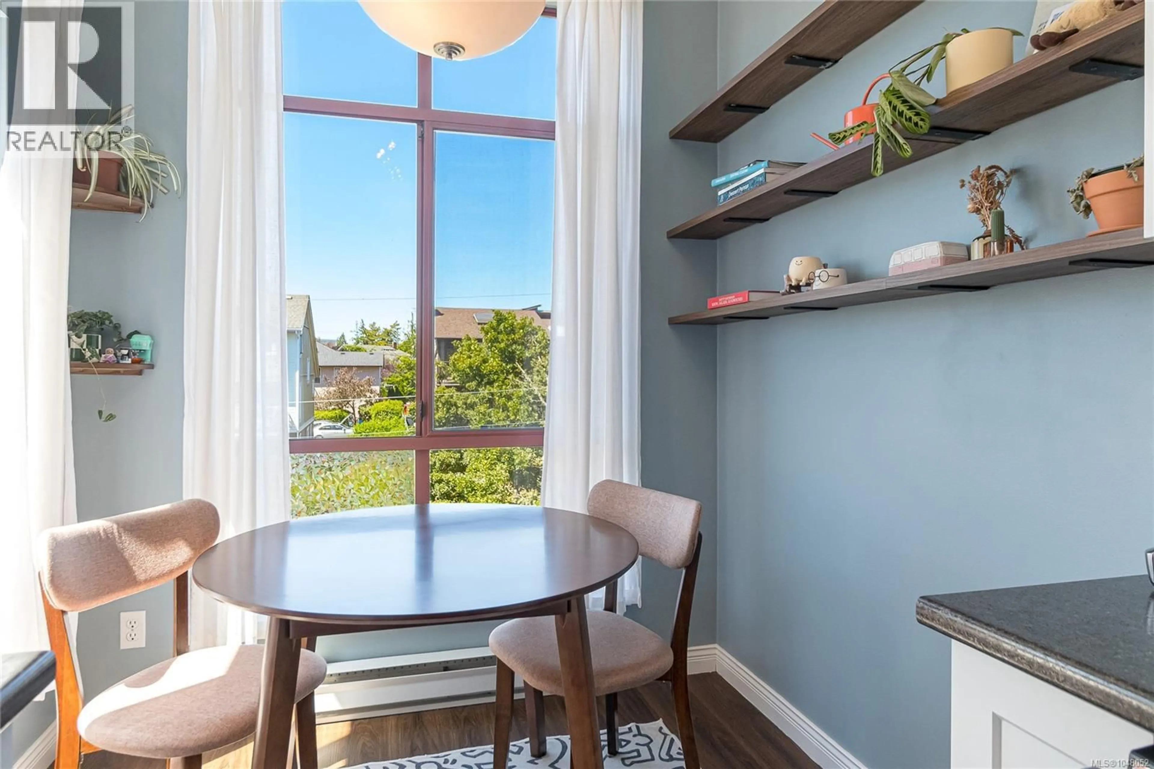 Dining room, wood/laminate floor for 407 - 545 MANCHESTER ROAD, Victoria British Columbia V8T5H6