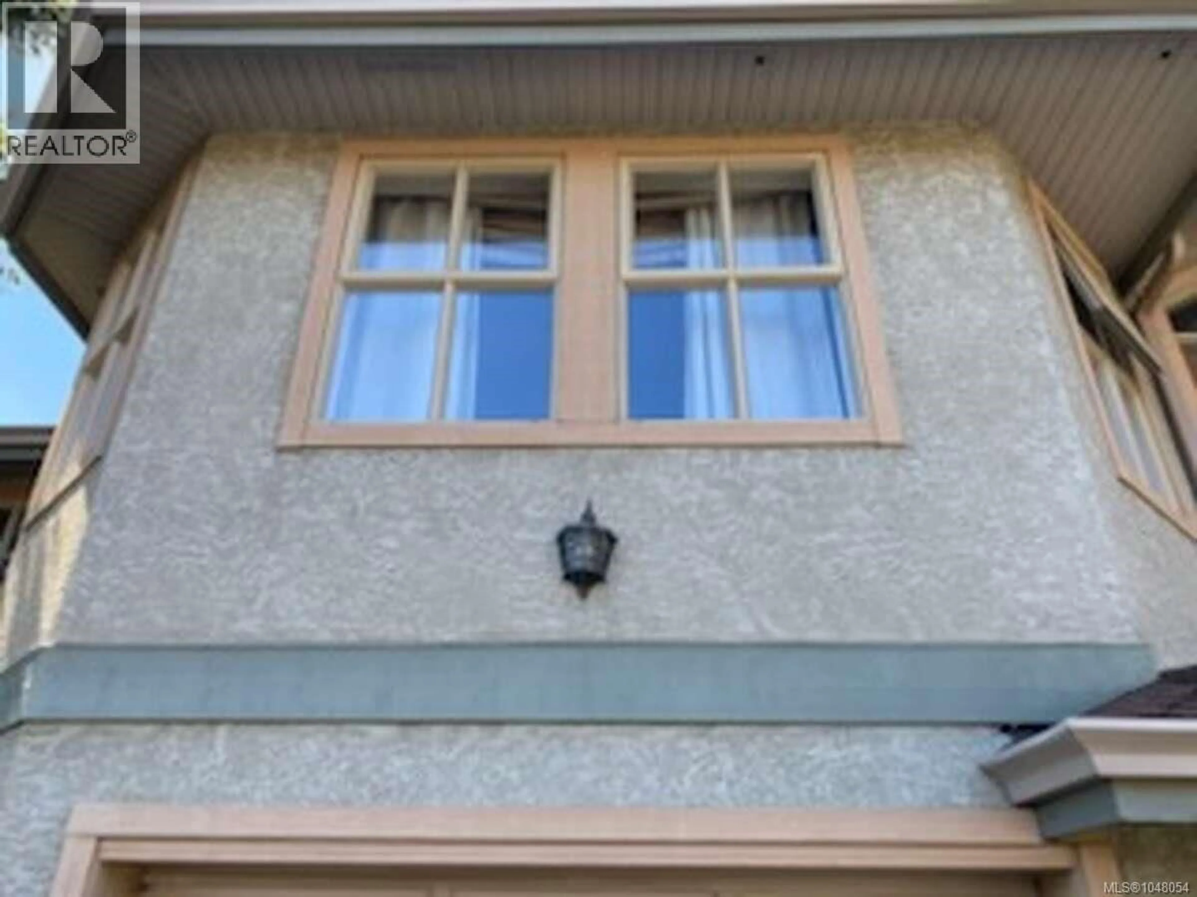 Home with vinyl exterior material, building for 1 - 500 MARSETT PLACE, Saanich British Columbia V8Z7J1