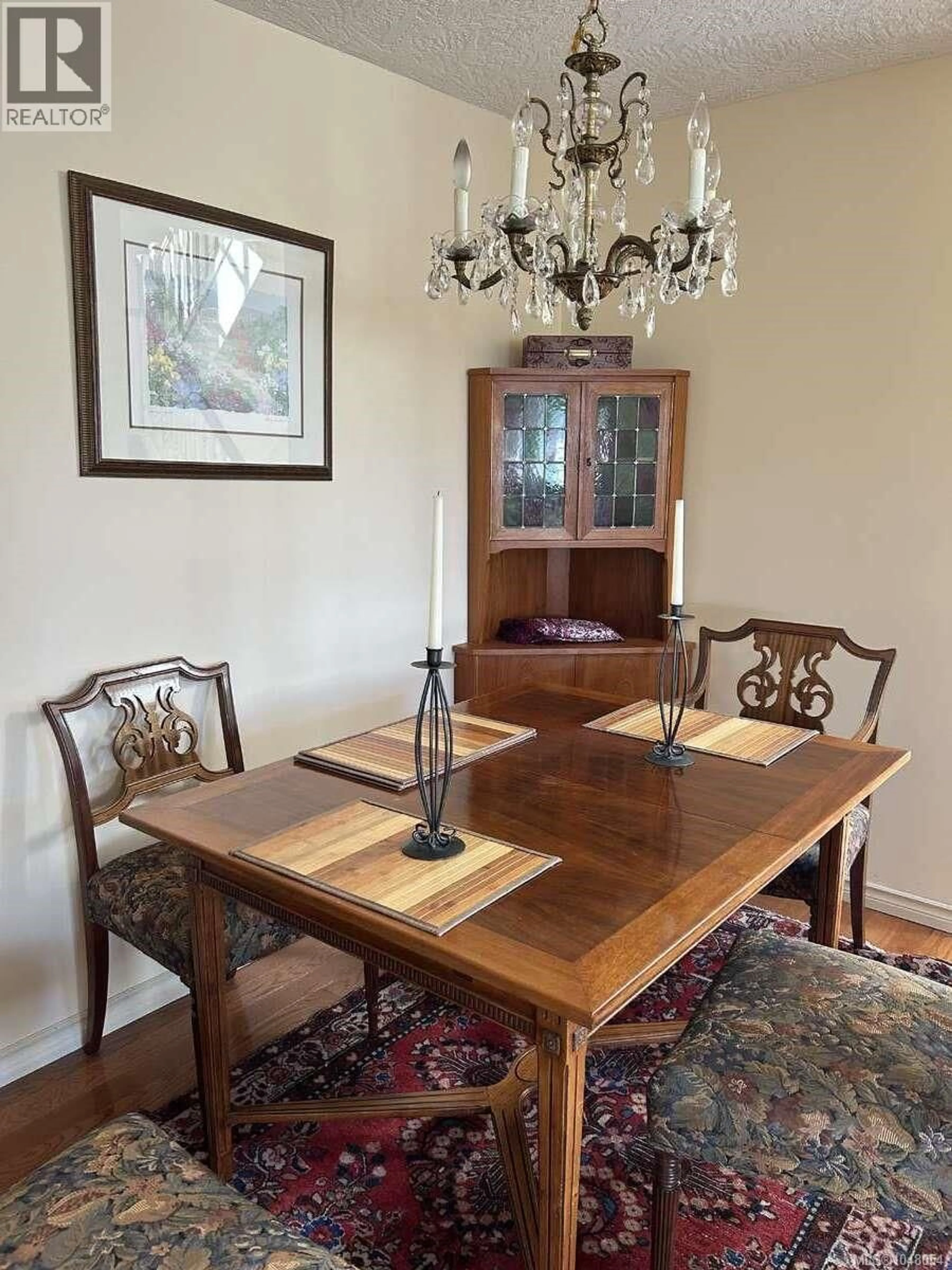 Dining room, wood/laminate floor for 1 - 500 MARSETT PLACE, Saanich British Columbia V8Z7J1
