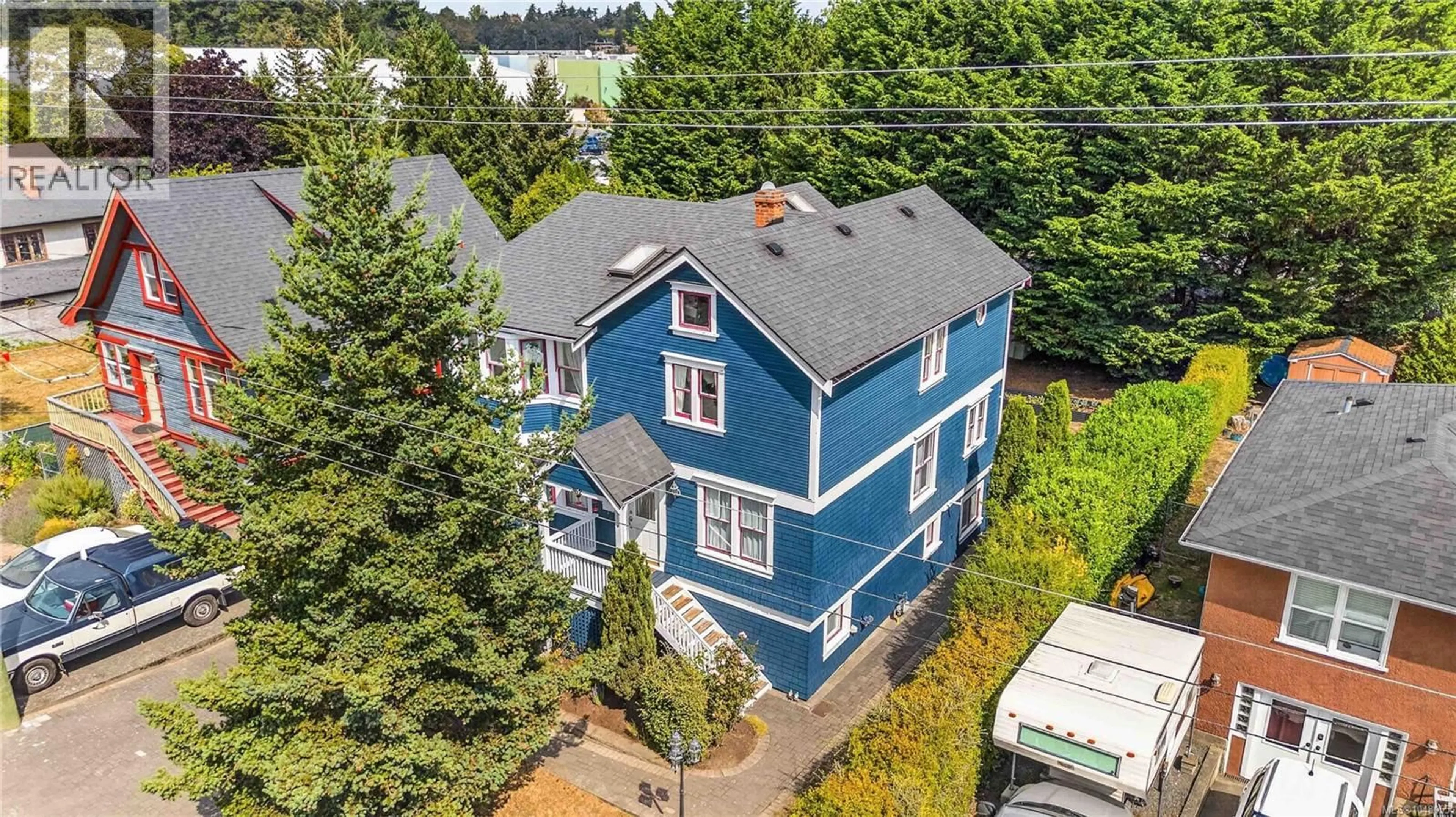 A pic from outside/outdoor area/front of a property/back of a property/a pic from drone, unknown for 362 KER AVENUE, Saanich British Columbia V9A2B5