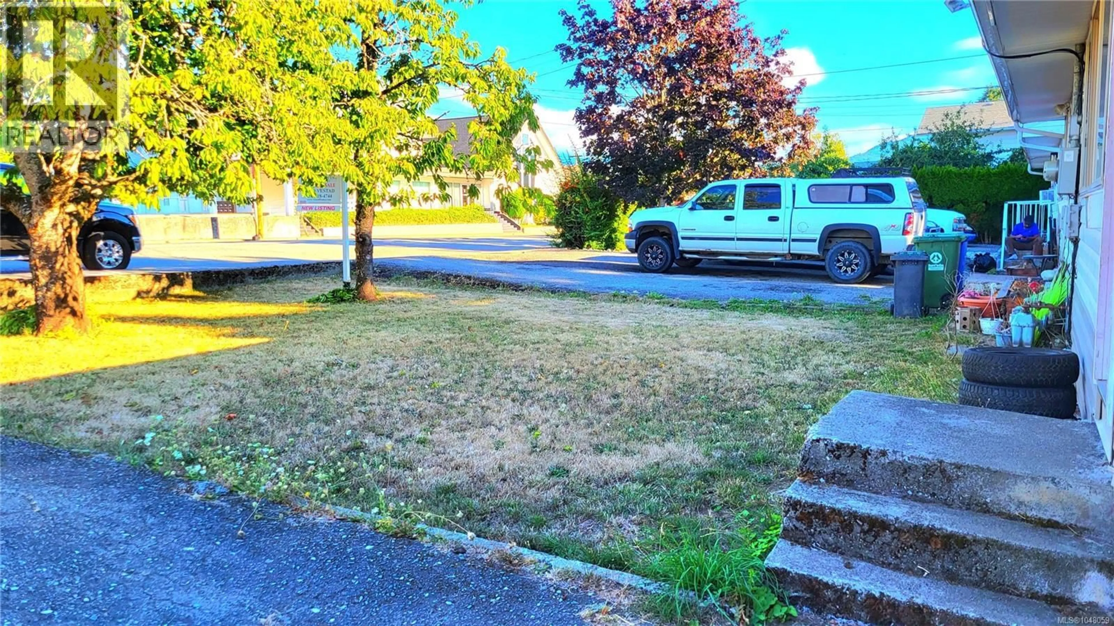 A pic from outside/outdoor area/front of a property/back of a property/a pic from drone, street for 4034 6TH AVENUE, Port Alberni British Columbia V9Y4M7