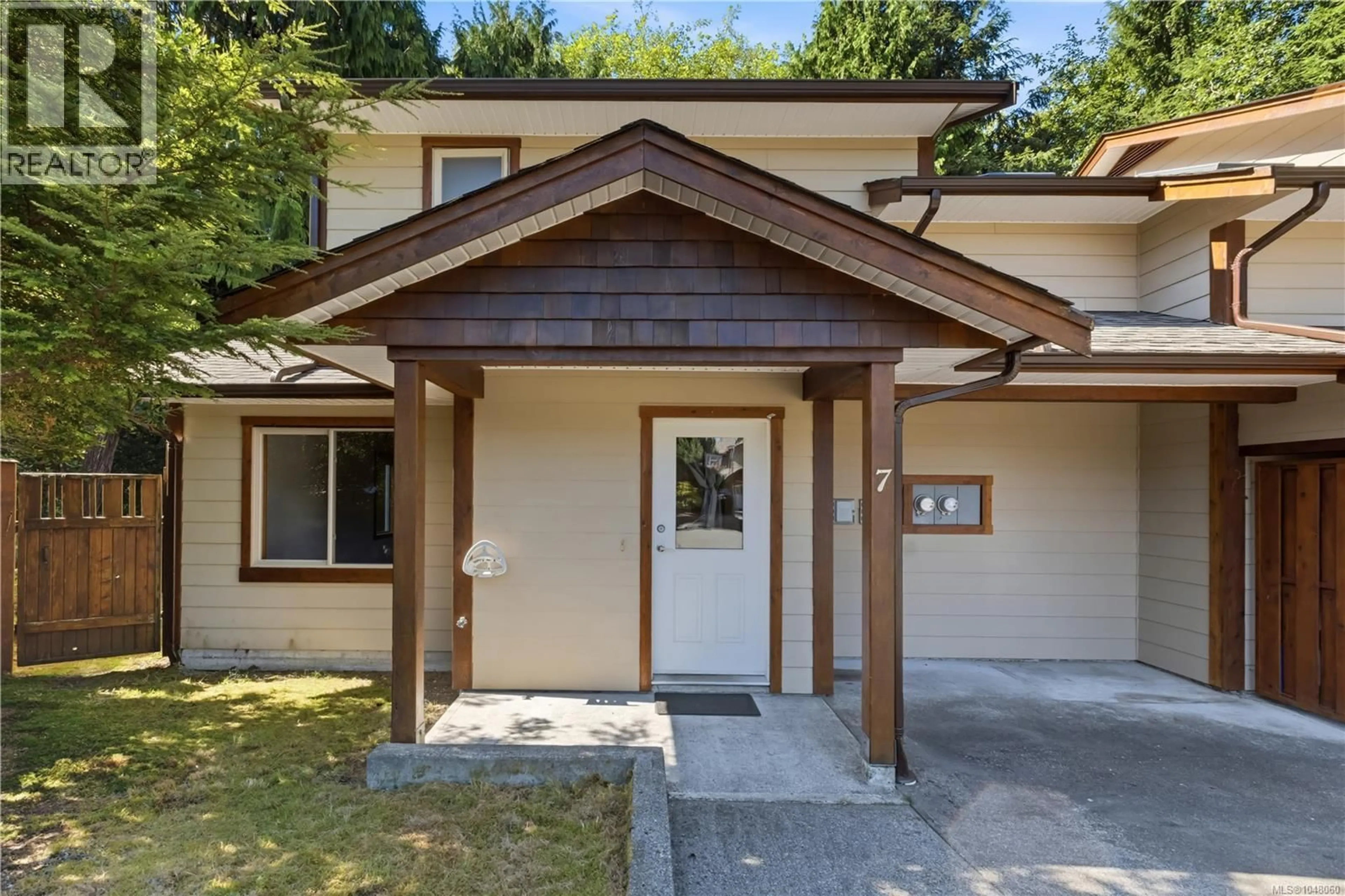 Home with vinyl exterior material, street for 7 - 1626 HOLLY CRESCENT, Ucluelet British Columbia V0R3A0