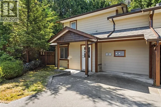 7 - 1626 HOLLY CRESCENT, Ucluelet 2