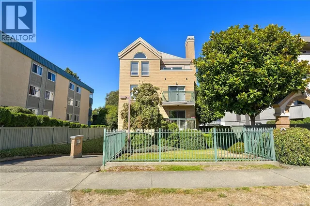 204 - 1037 RICHARDSON STREET, Victoria 2