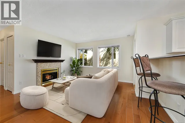 204 - 1037 RICHARDSON STREET, Victoria 3