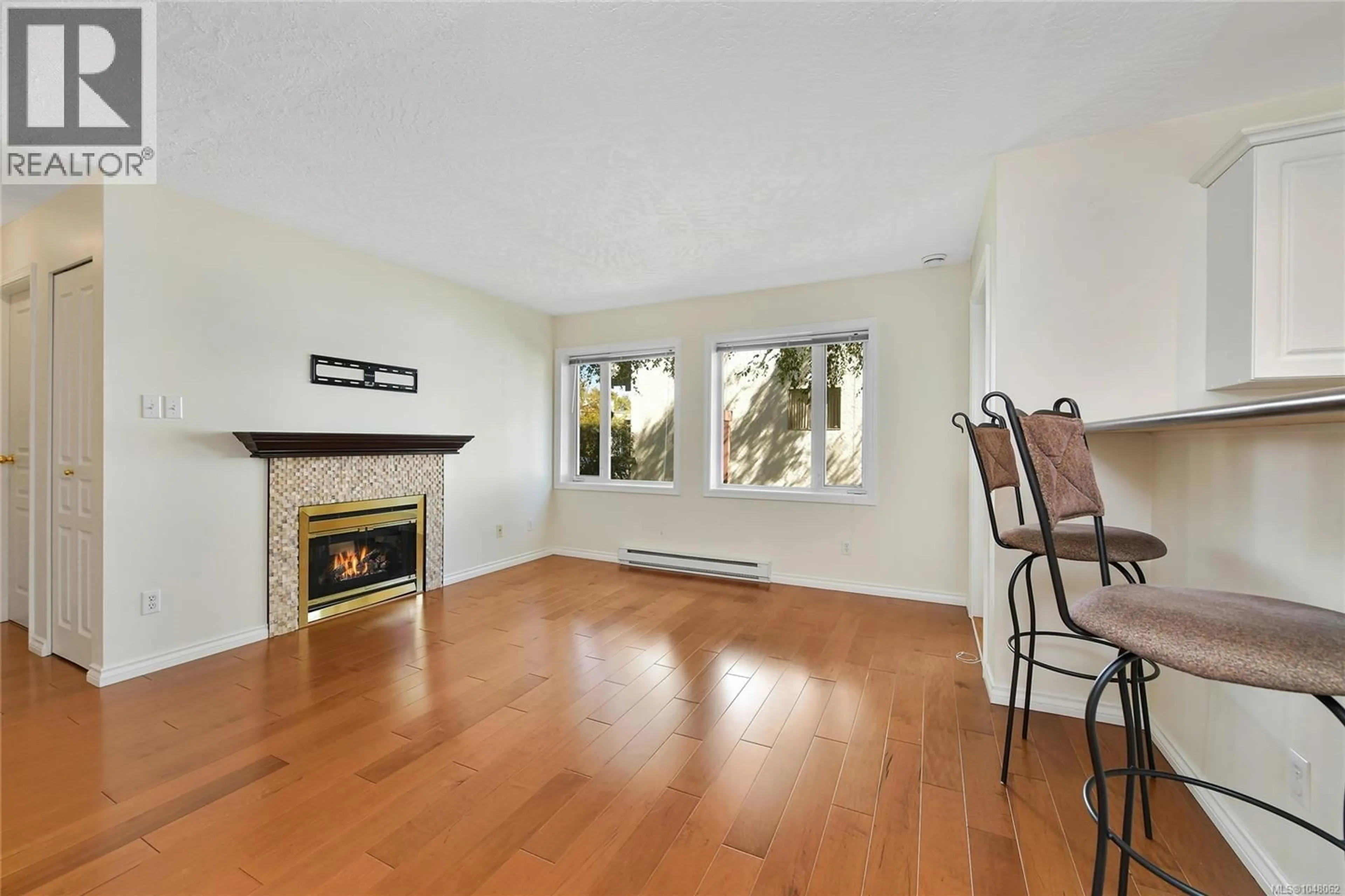 Unknown for 204 - 1037 RICHARDSON STREET, Victoria British Columbia V8V3C6