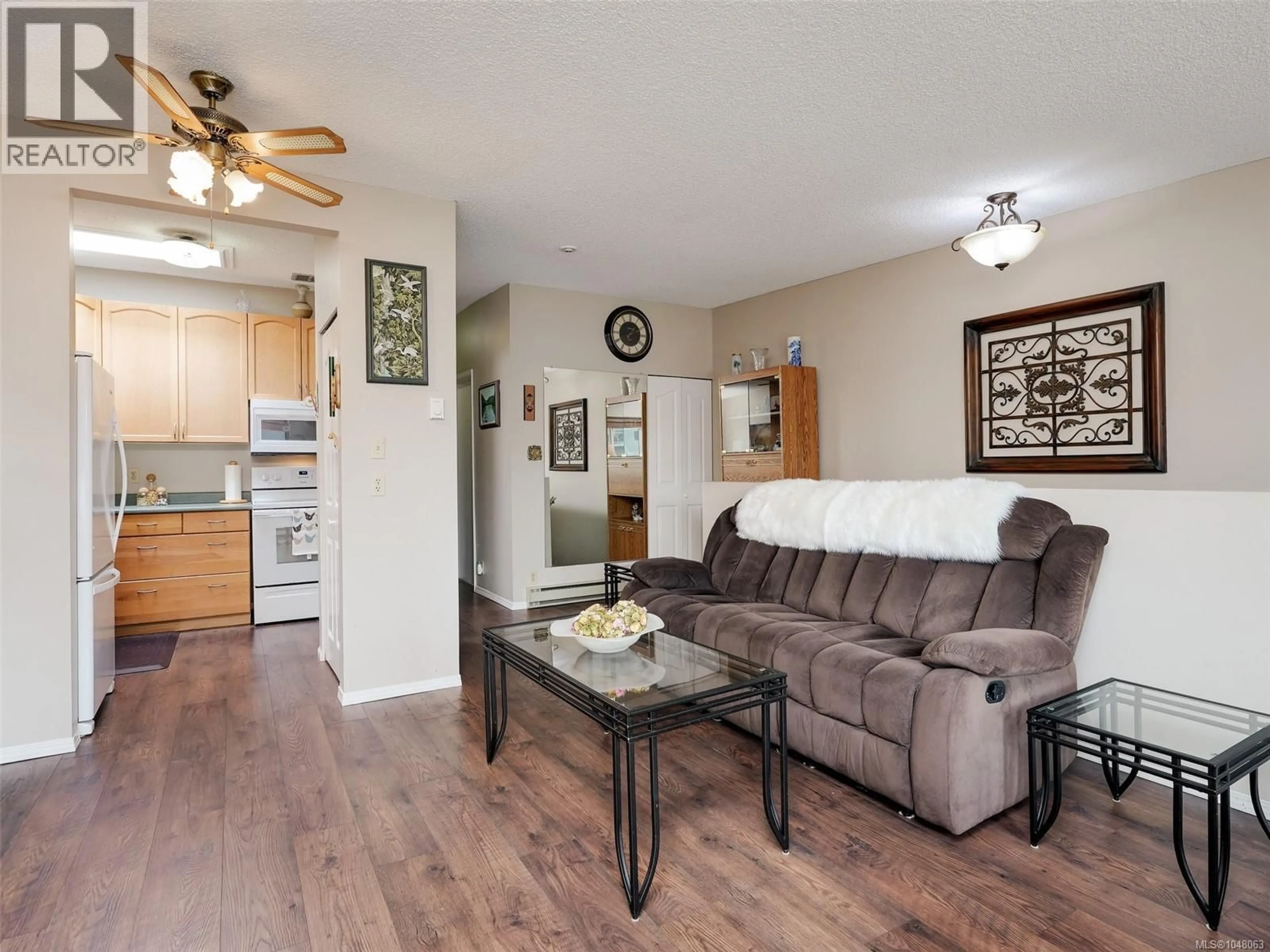 Living room with furniture, wood/laminate floor for 303 - 642 ADMIRALS ROAD, Esquimalt British Columbia V9A2N7