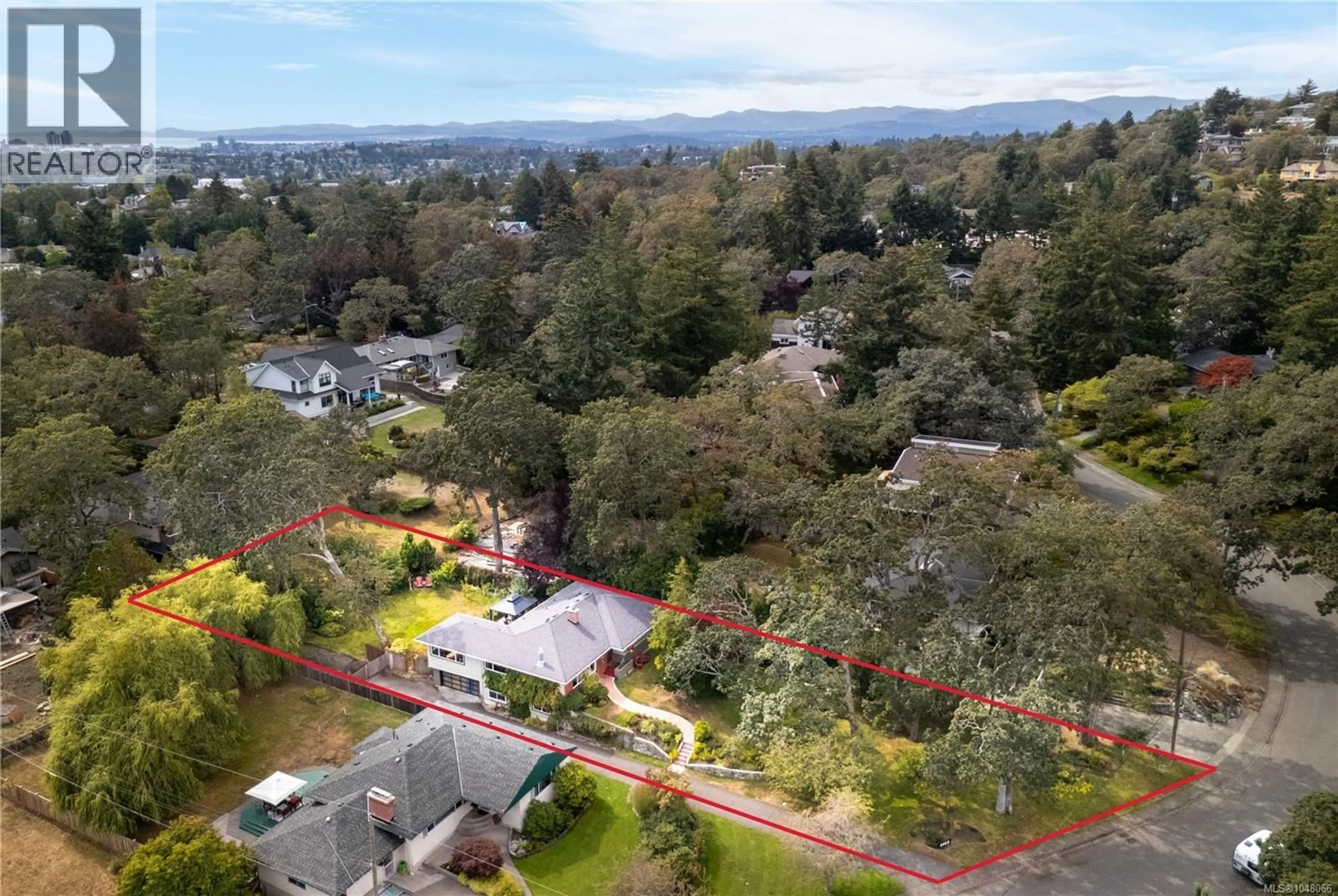 A pic from outside/outdoor area/front of a property/back of a property/a pic from drone, unknown for 2083 RENFREW ROAD, Oak Bay British Columbia V8P1S3