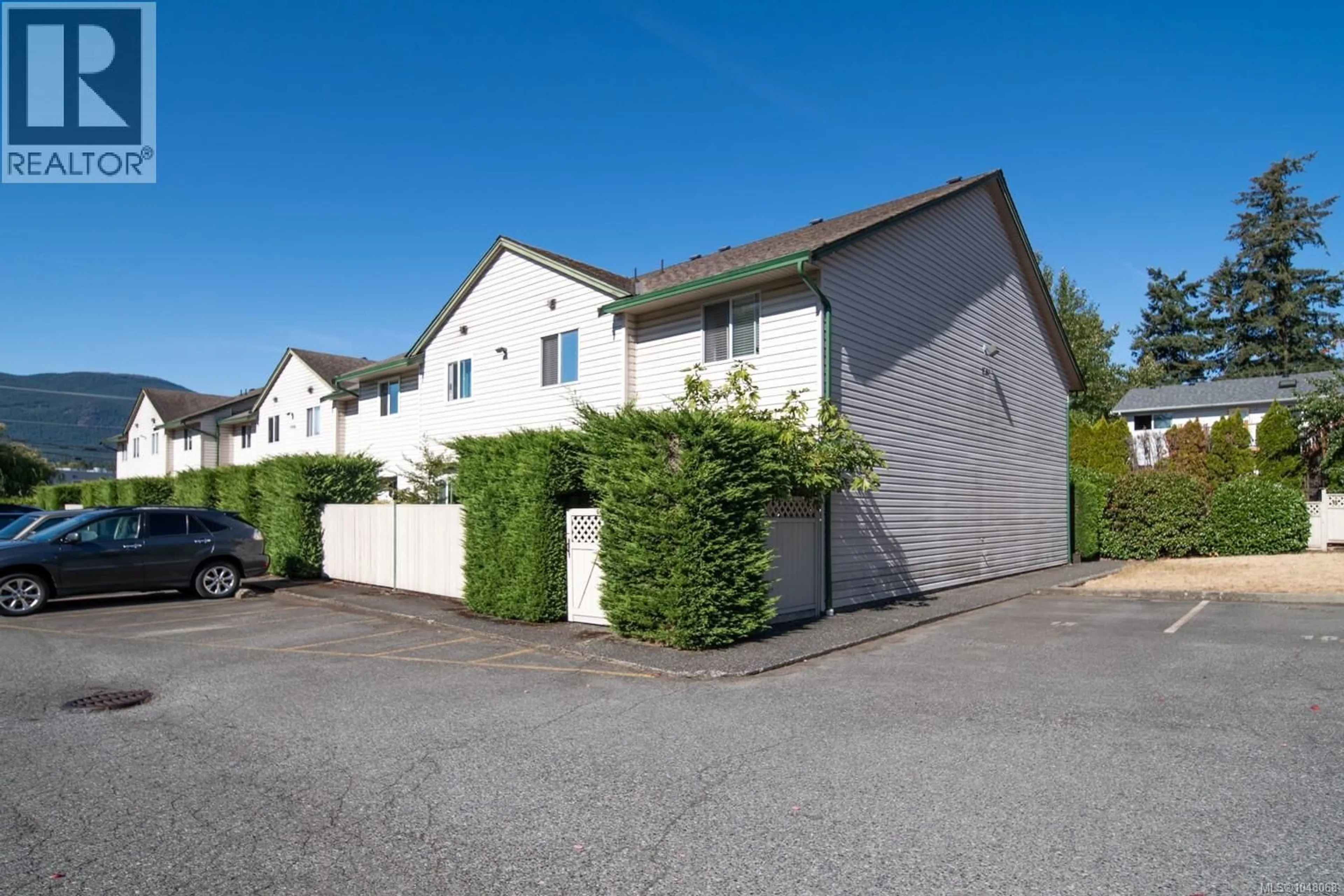 A pic from outside/outdoor area/front of a property/back of a property/a pic from drone, street for 6 - 1906 BOWEN ROAD, Nanaimo British Columbia V9S5S6
