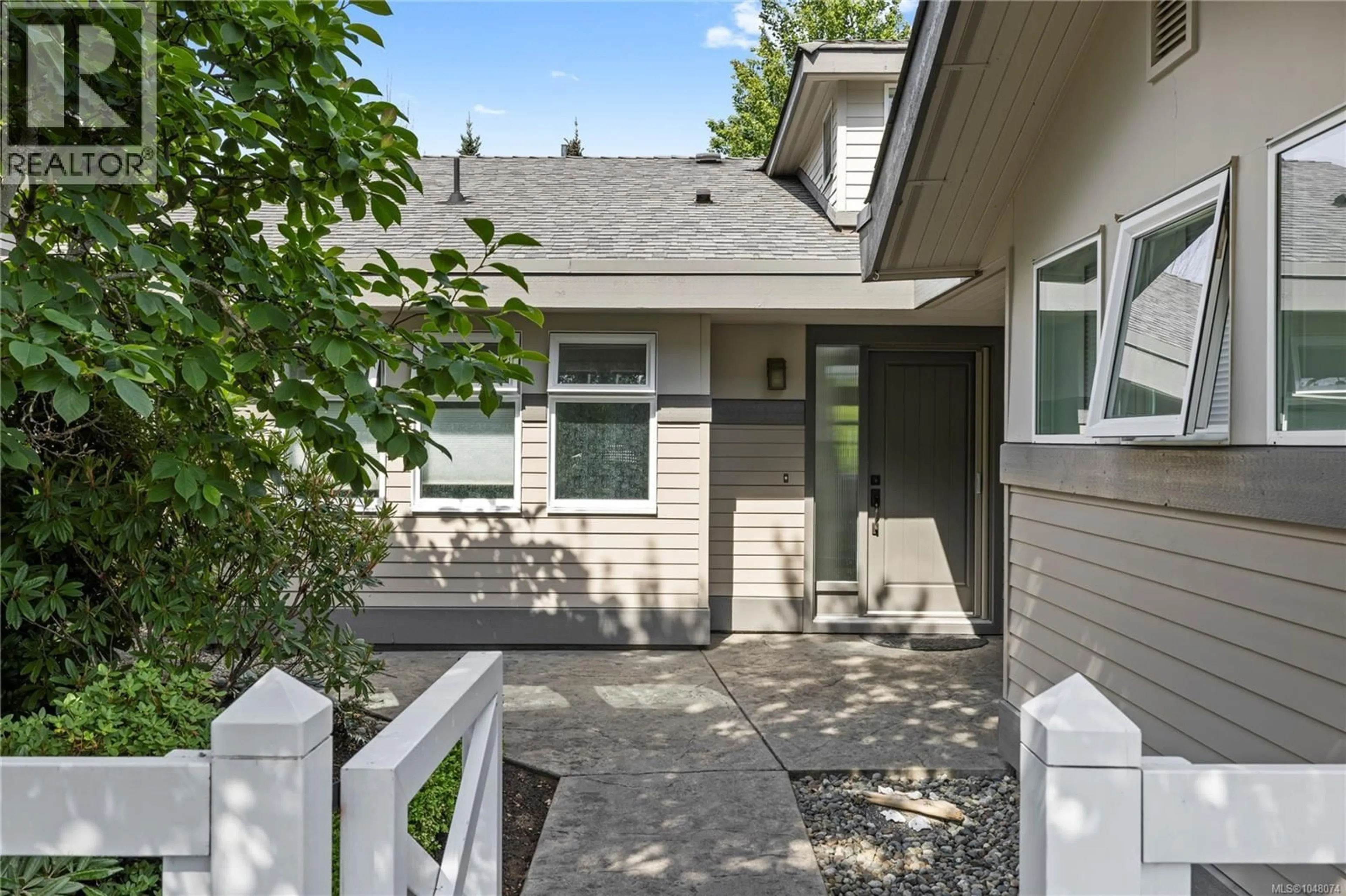 Home with vinyl exterior material, street for 12 - 500 CORFIELD STREET SOUTH, Parksville British Columbia V9K0A8