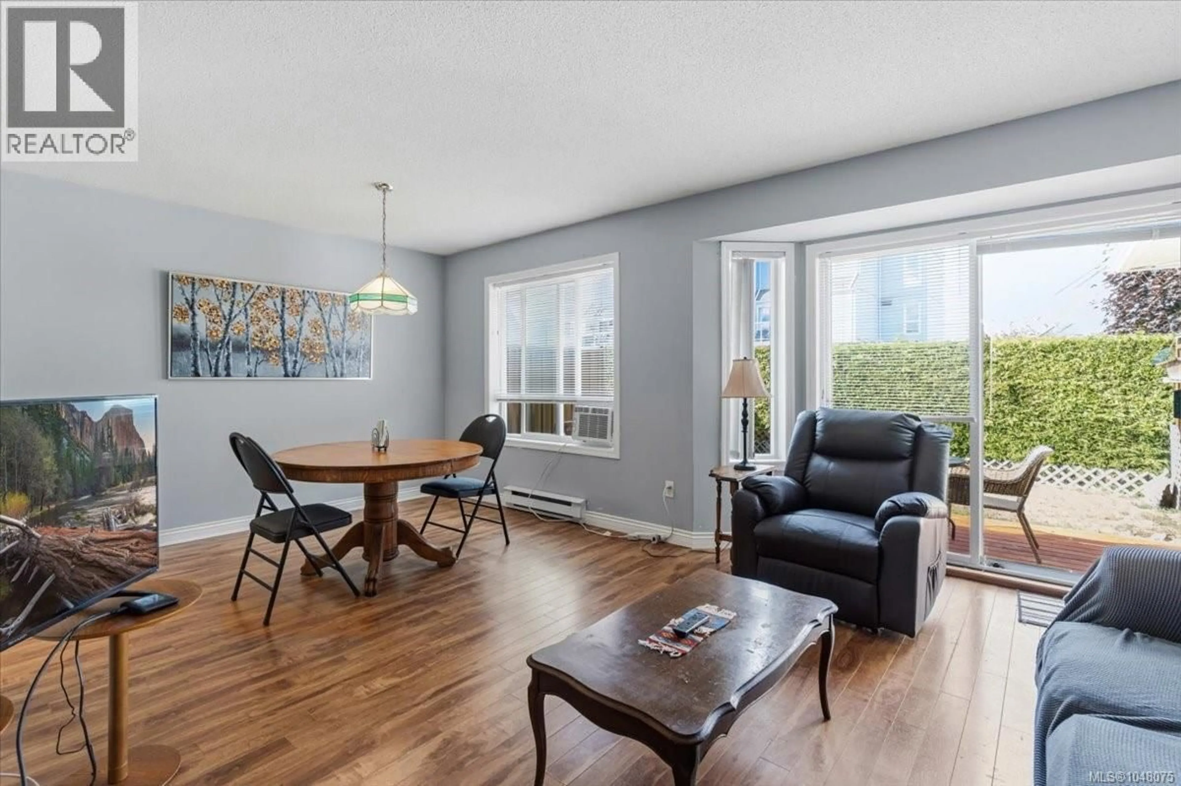 Living room with furniture, wood/laminate floor for 4 - 6211 BLUEBACK ROAD, Nanaimo British Columbia V9V1M8