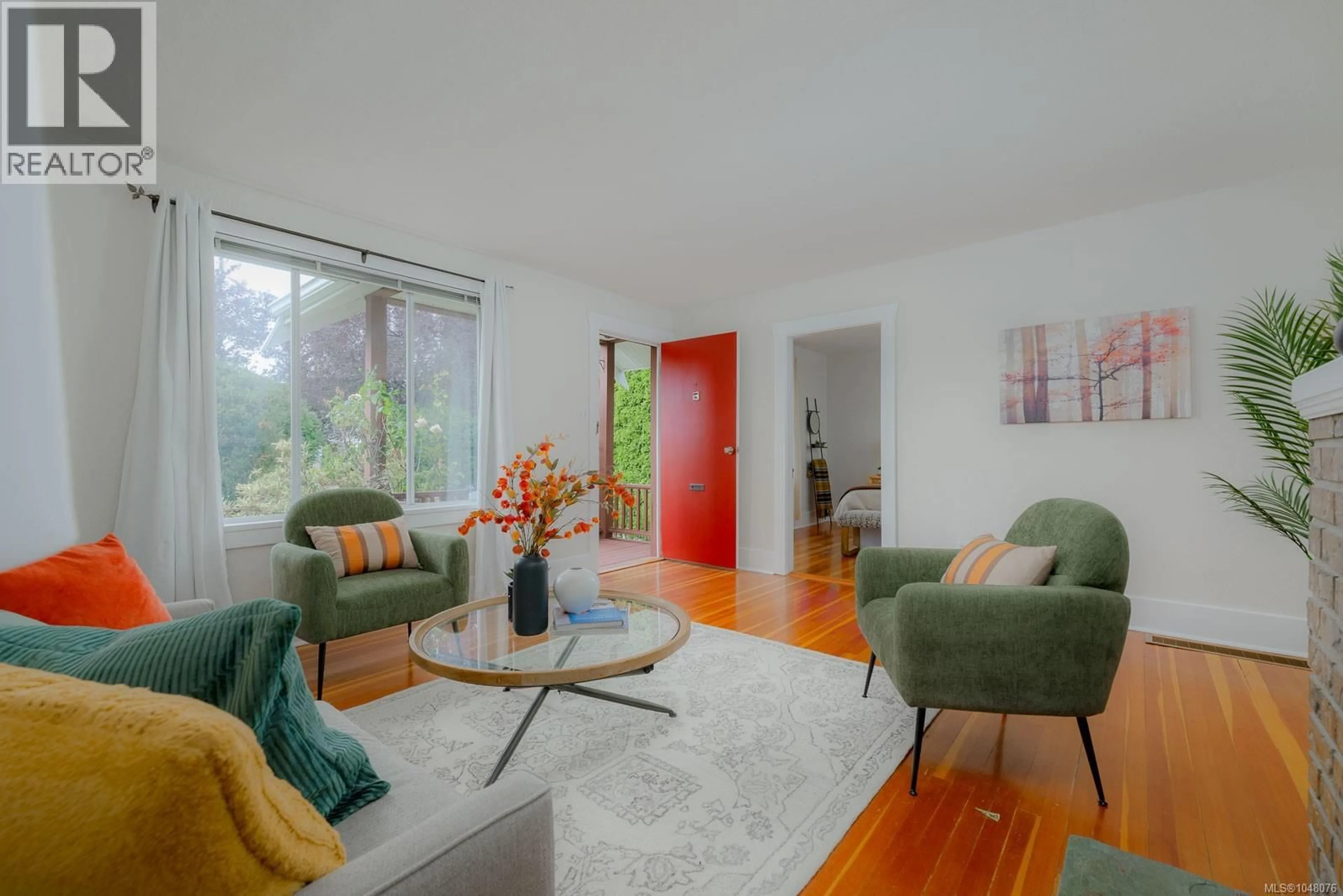 Living room with furniture, unknown for 350 VINCENT AVENUE, Saanich British Columbia V9A2G7
