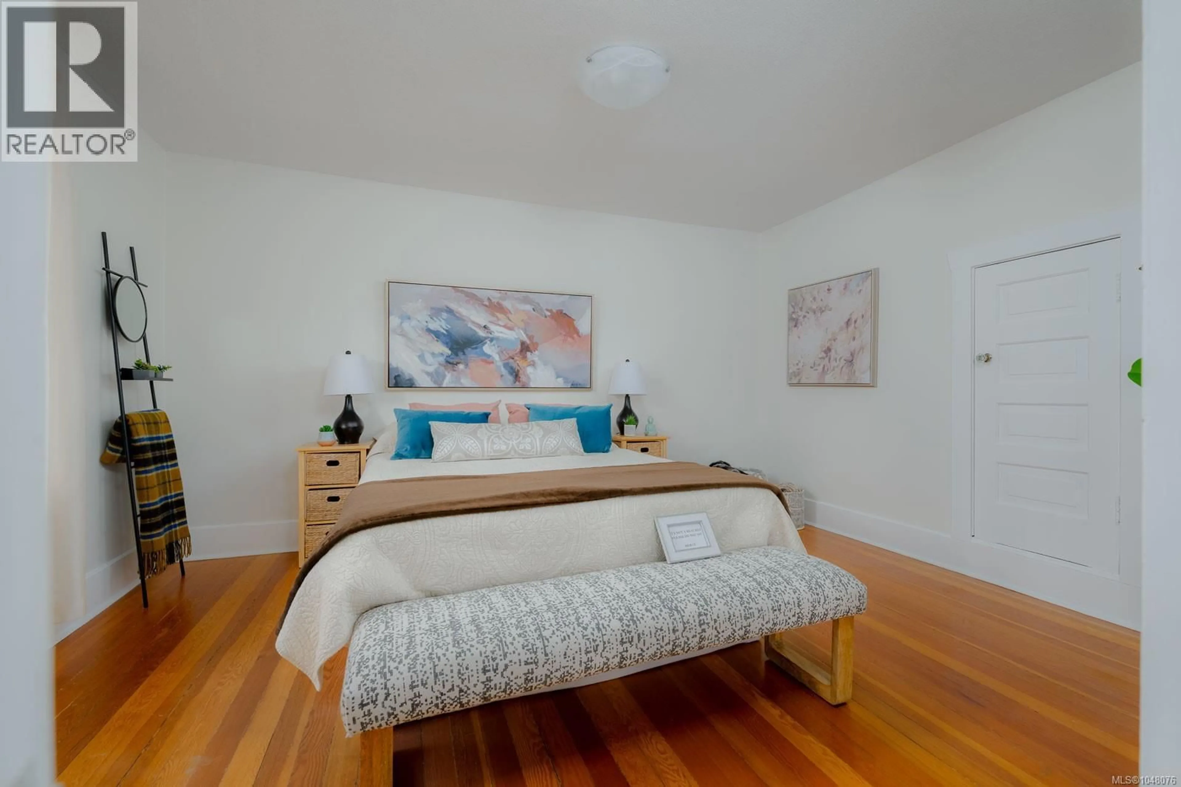 Bedroom with bed, wood/laminate floor for 350 VINCENT AVENUE, Saanich British Columbia V9A2G7