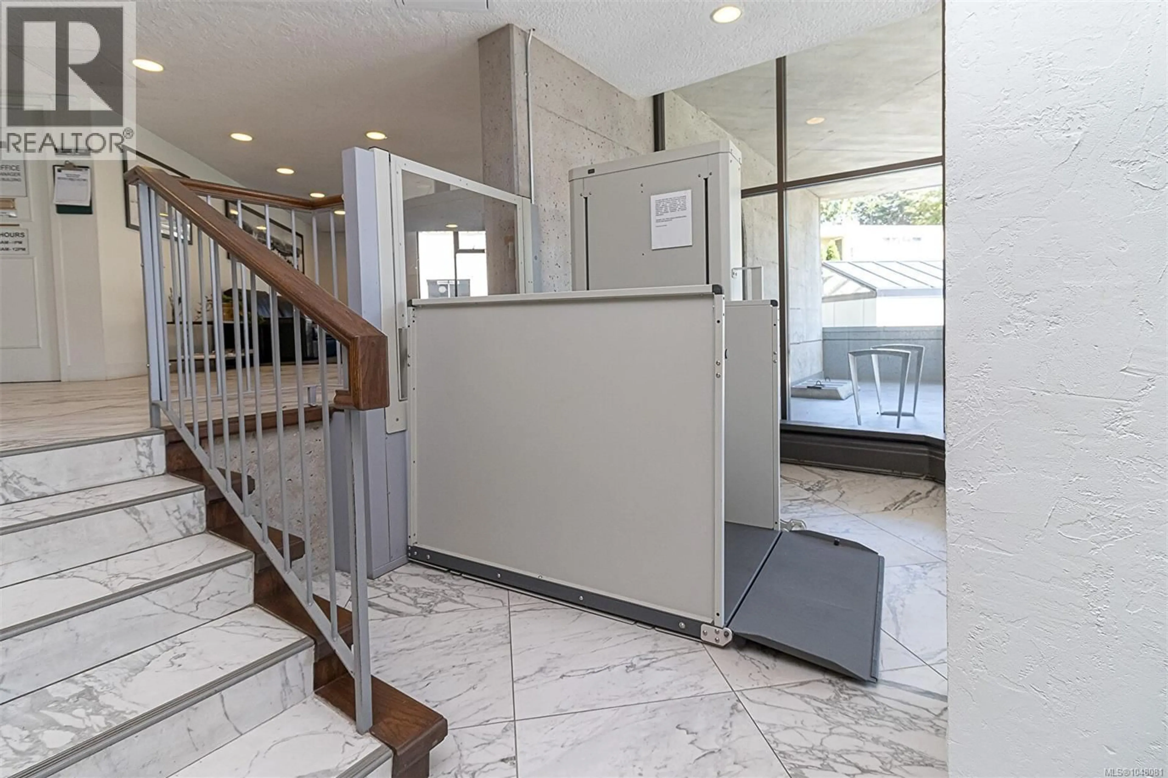Indoor foyer for 1003 - 620 TORONTO STREET, Victoria British Columbia V8V1P7