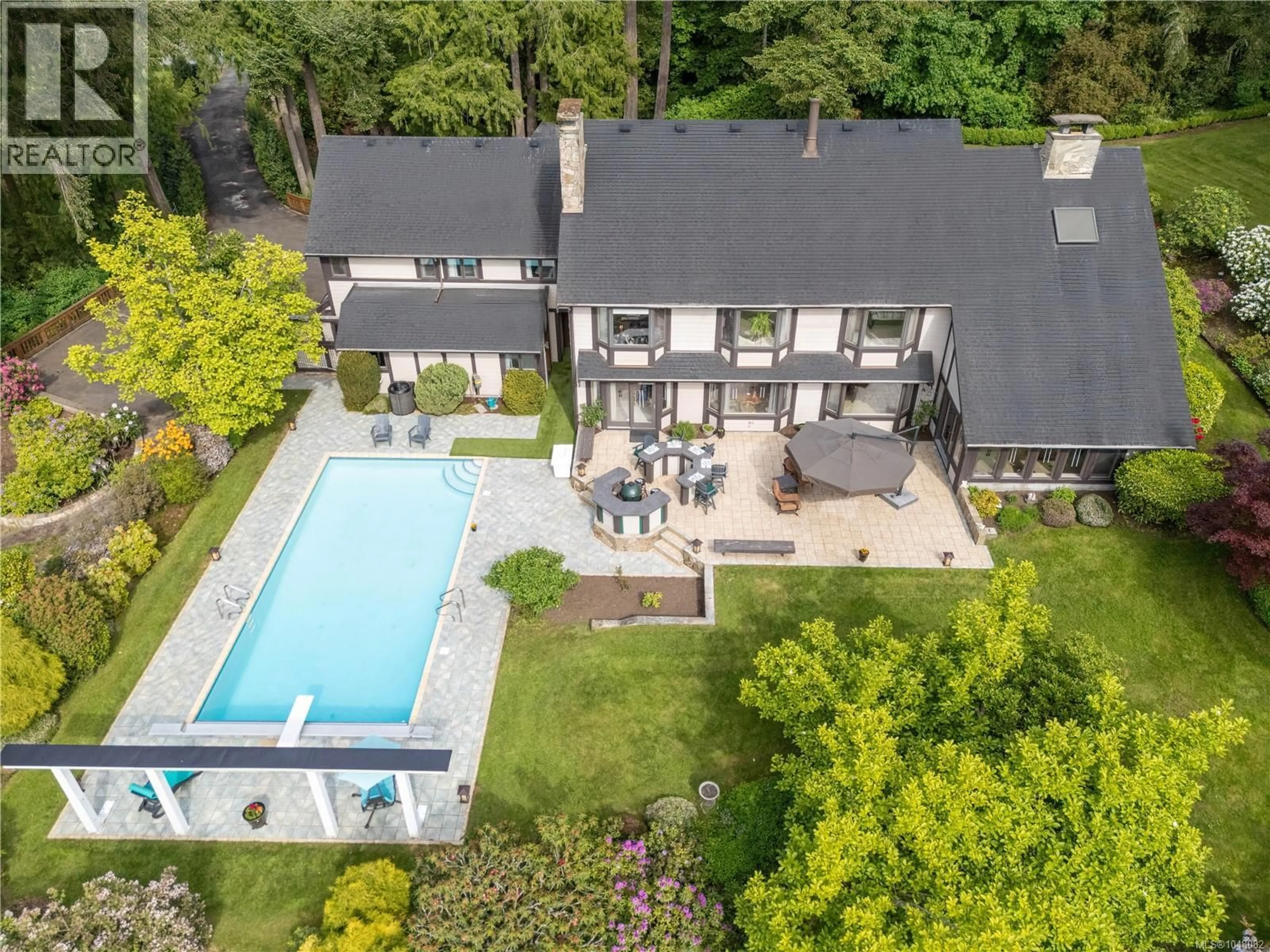 A pic from outside/outdoor area/front of a property/back of a property/a pic from drone, unknown for 6434 WOODGROVE WAY, Duncan British Columbia V9L5R4
