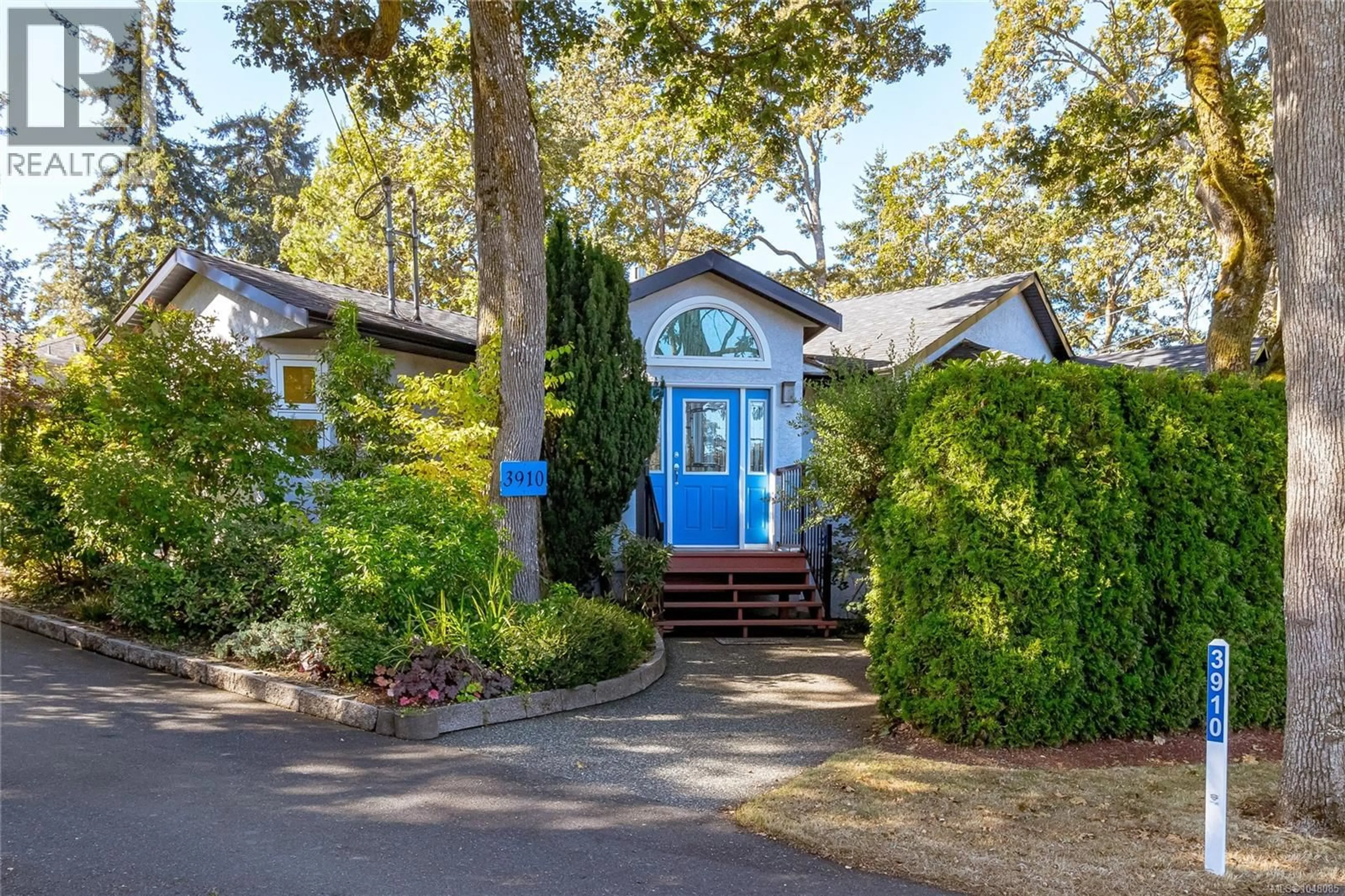 Unknown for 3910 CEDAR HILL CROSS ROAD, Saanich British Columbia V8P2N2