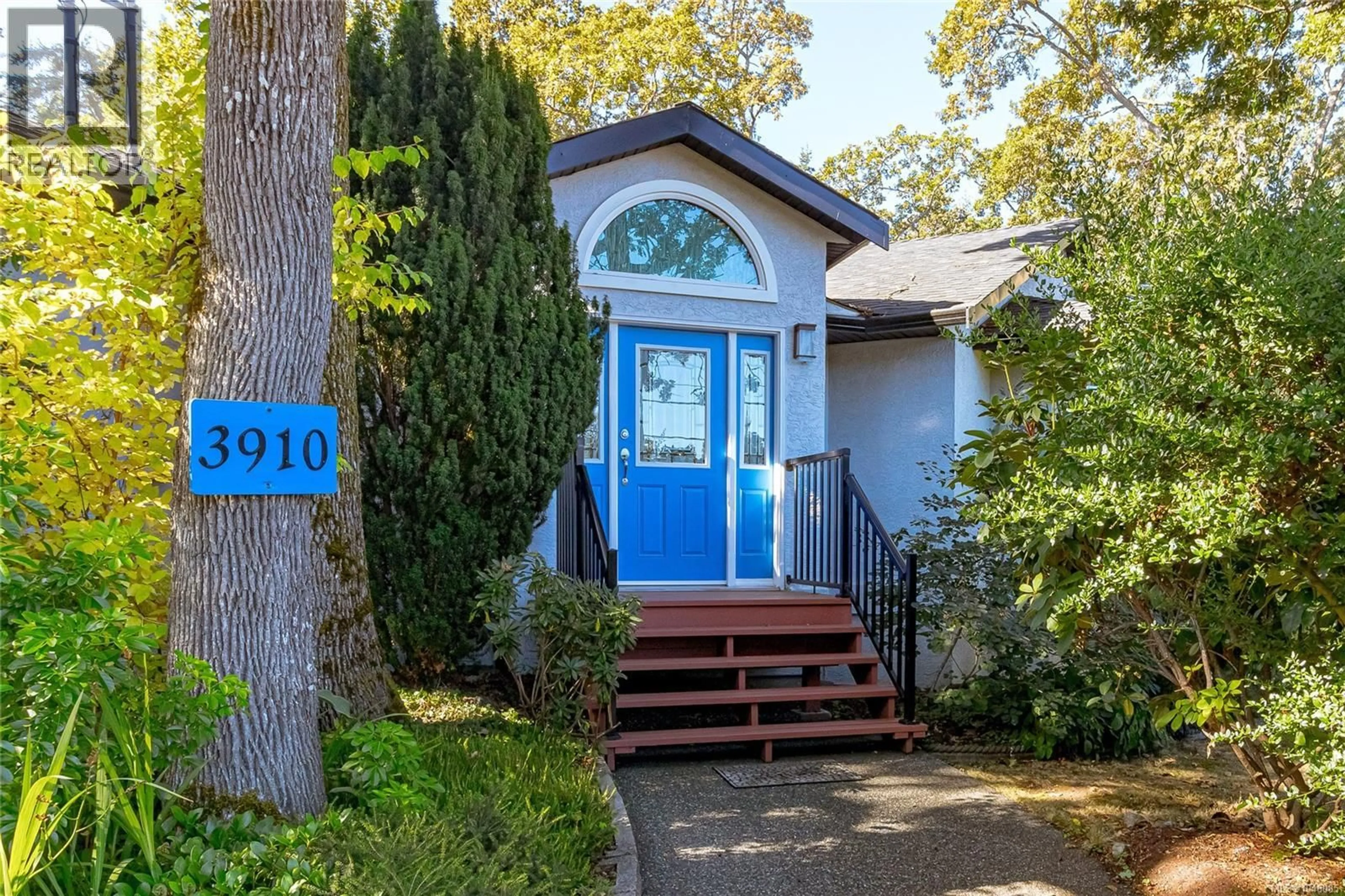 Unknown for 3910 CEDAR HILL CROSS ROAD, Saanich British Columbia V8P2N2