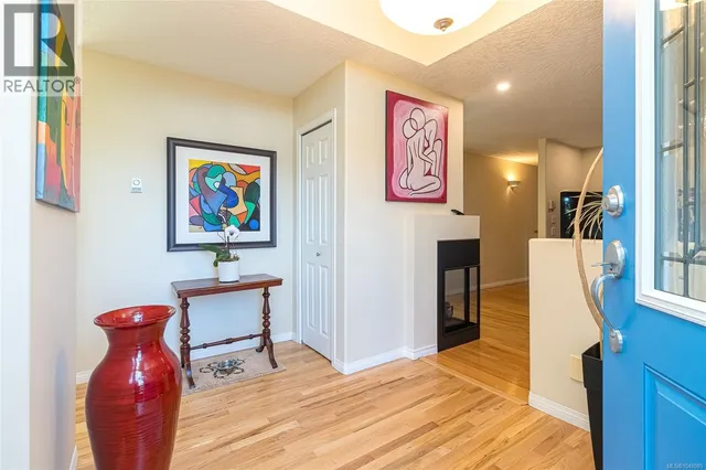 3910 CEDAR HILL CROSS ROAD, Saanich 3