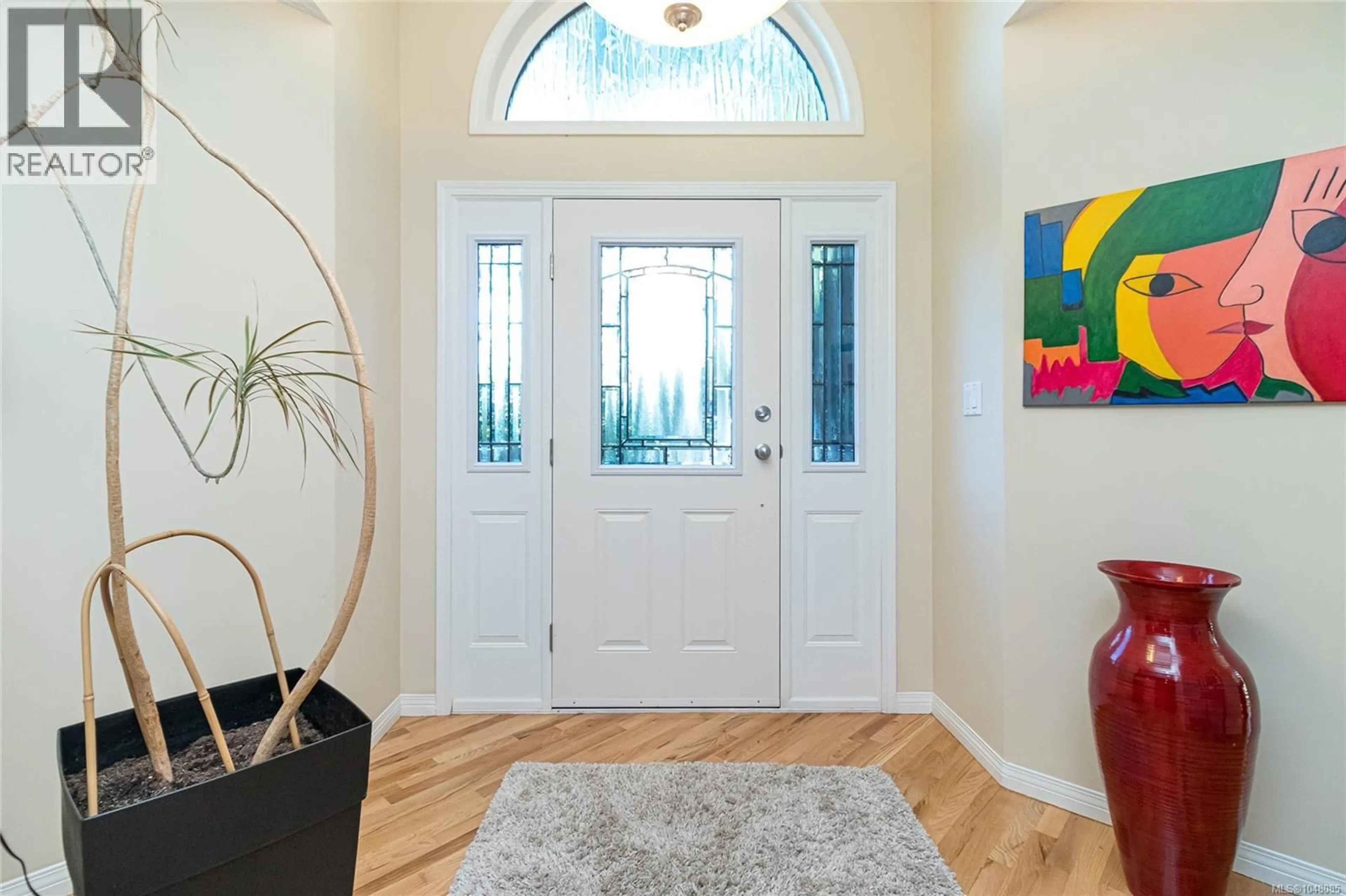 Indoor entryway for 3910 CEDAR HILL CROSS ROAD, Saanich British Columbia V8P2N2