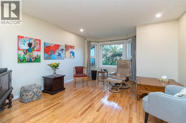 3910 CEDAR HILL CROSS ROAD, Saanich 5