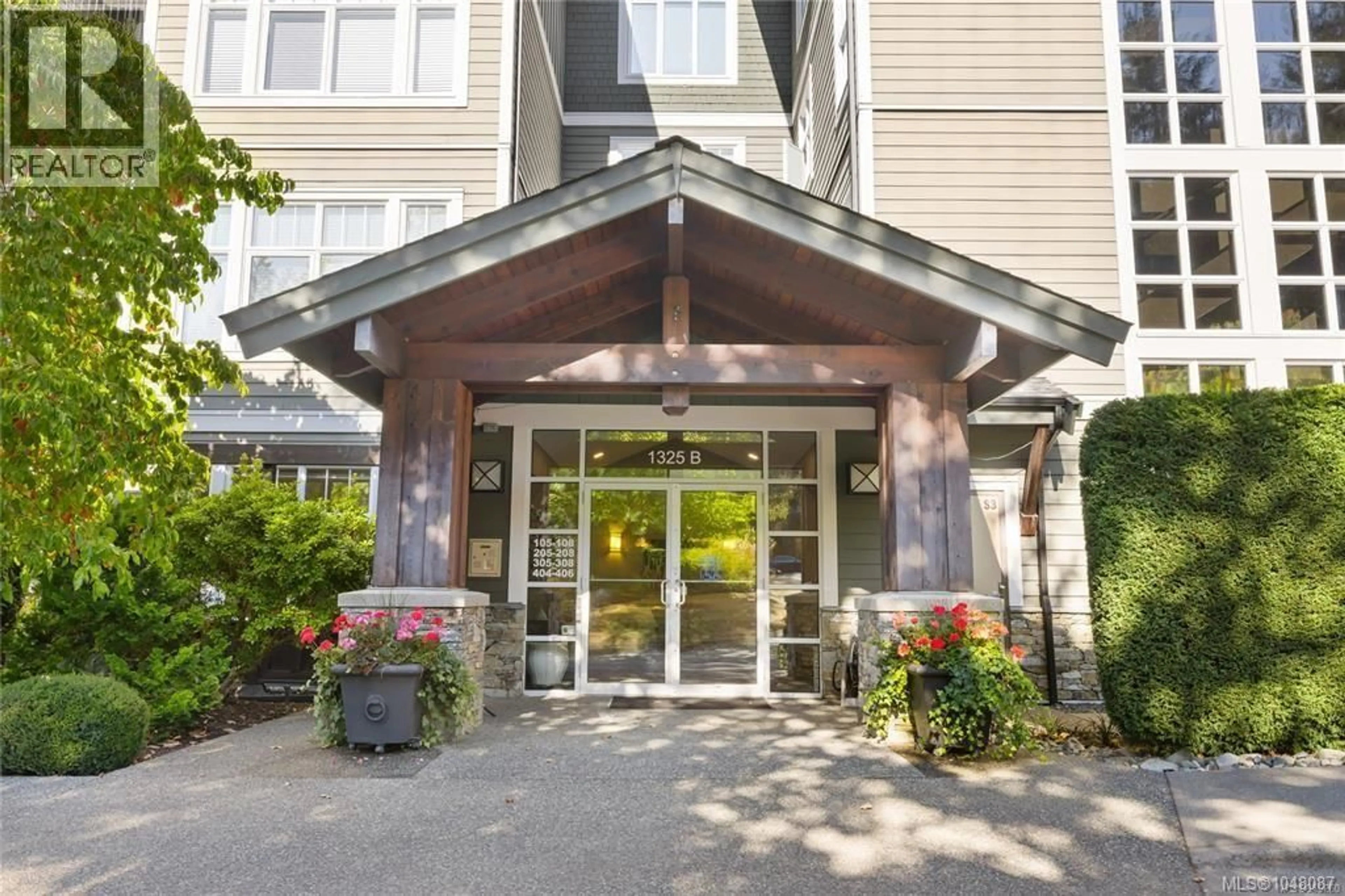 Indoor foyer for 204A - 1325 CAPE COD DRIVE, Parksville British Columbia V9P2Y8