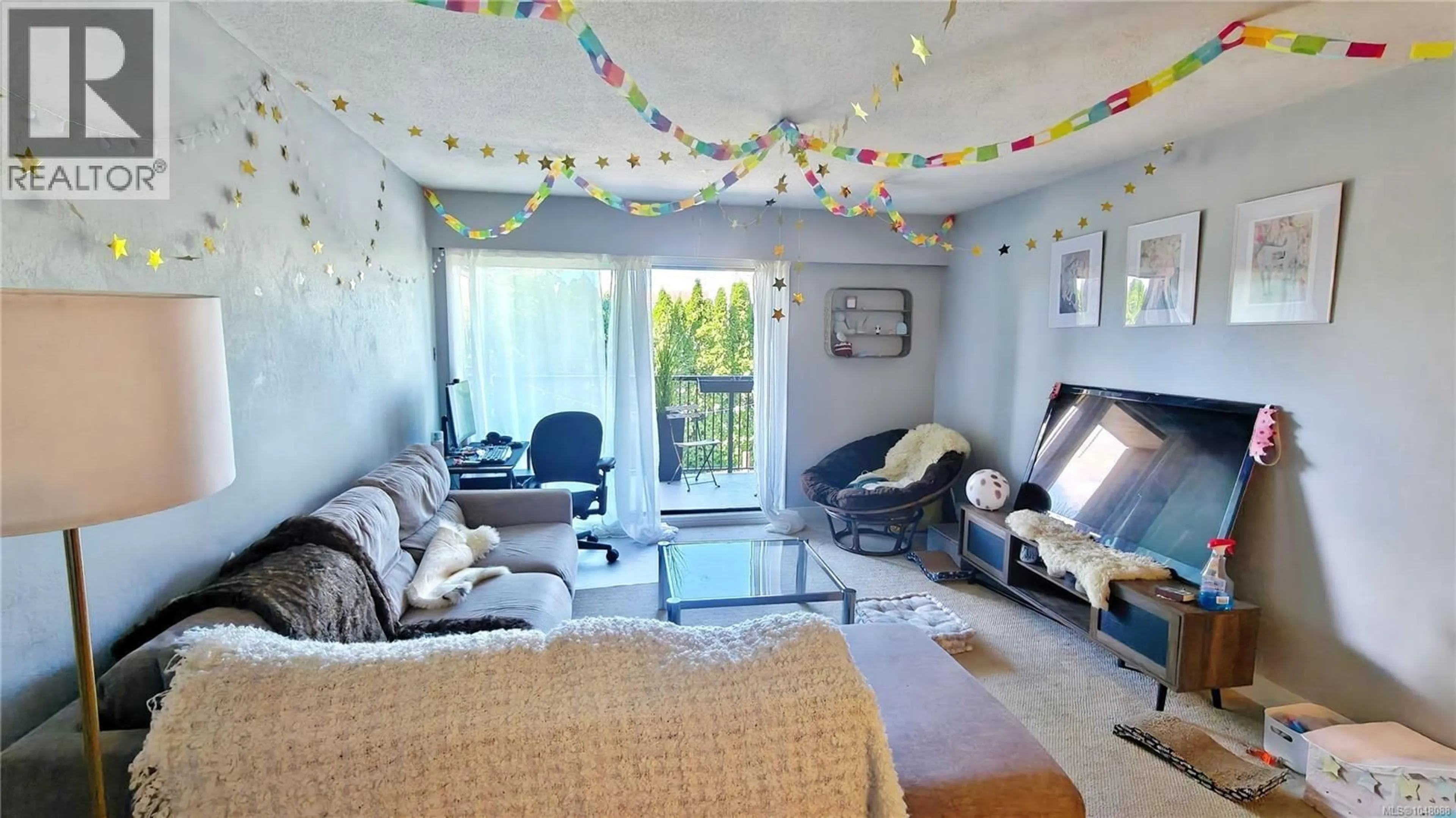 Living room with furniture, unknown for 217 - 1870 MCKENZIE AVENUE, Saanich British Columbia V8N4X3