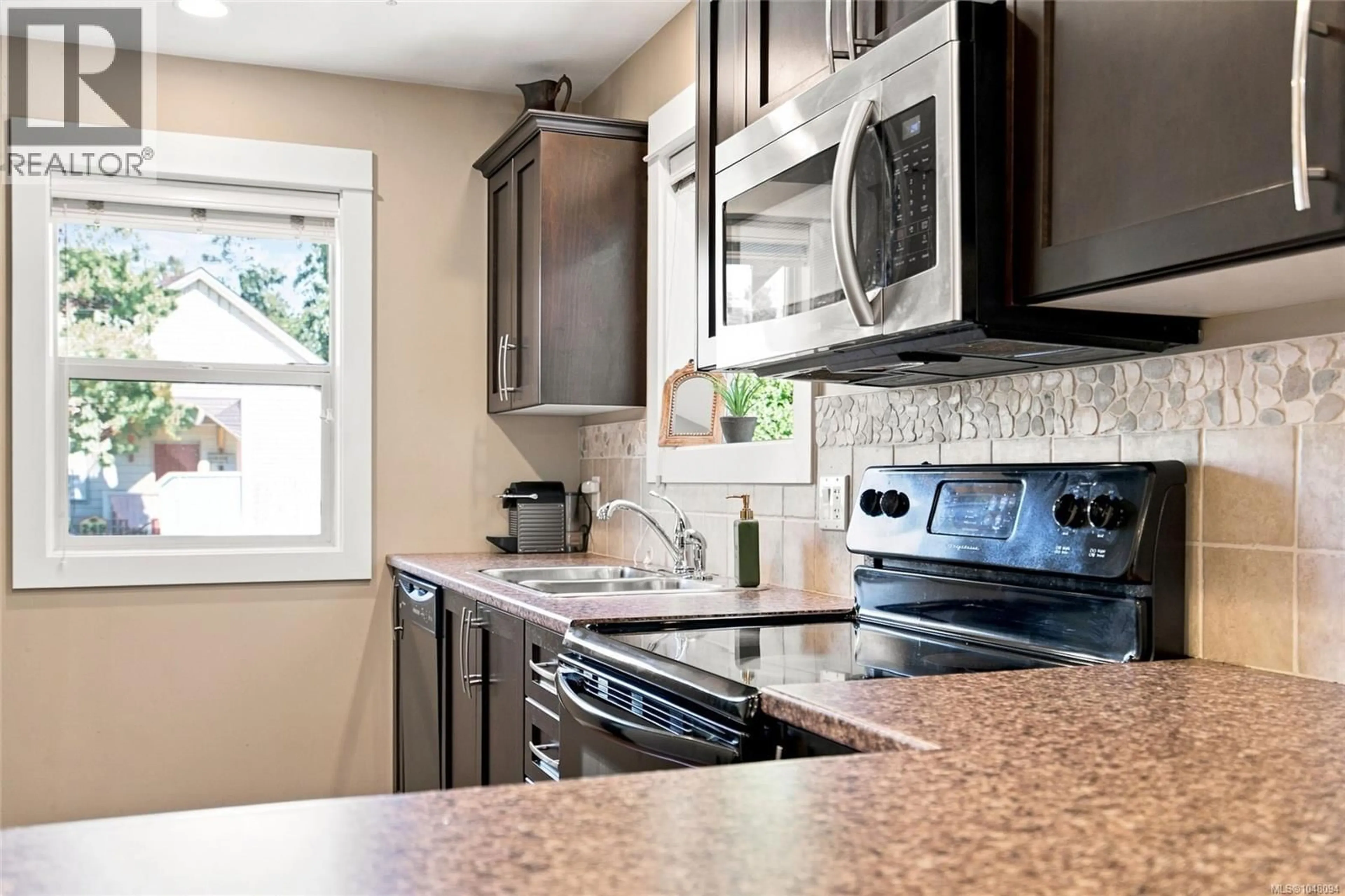 Standard kitchen, ceramic/tile floor for 250 - 1130 RESORT DRIVE, Parksville British Columbia V9P2E3