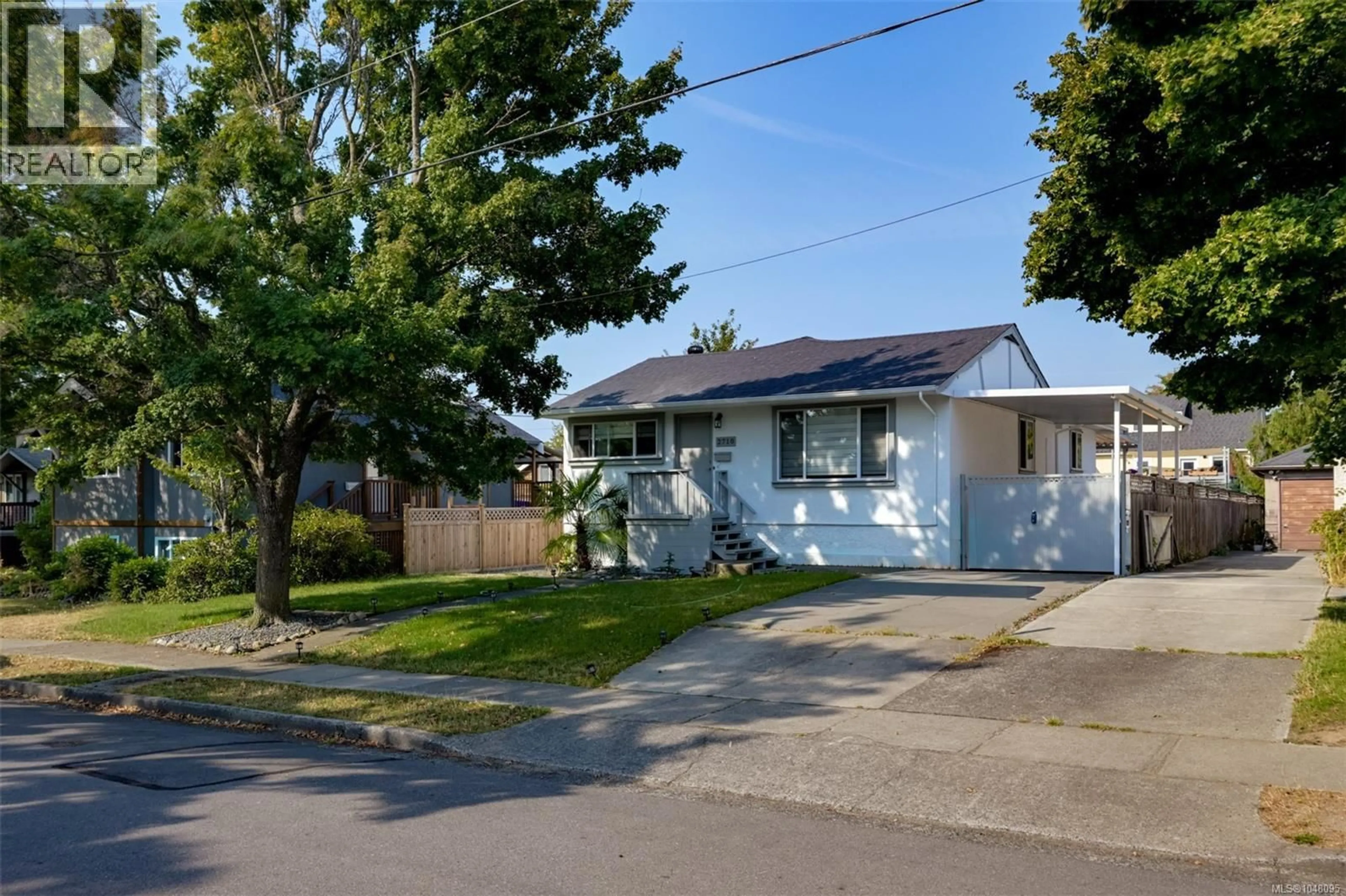 Unknown for 2710 VICTOR STREET, Victoria British Columbia V8R4E4