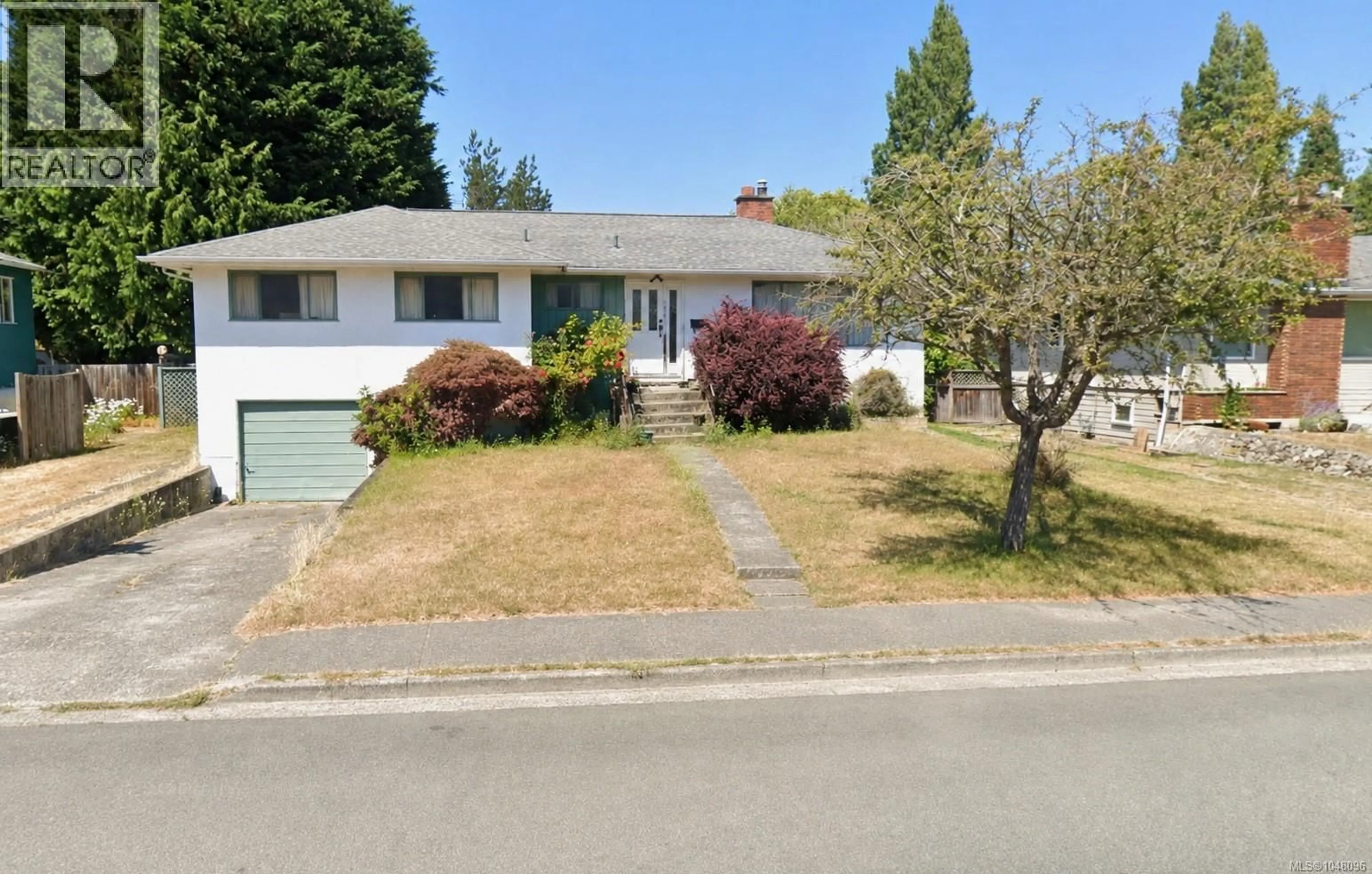 A pic from outside/outdoor area/front of a property/back of a property/a pic from drone, street for 1622 RICHARDSON STREET, Victoria British Columbia V8S1R4