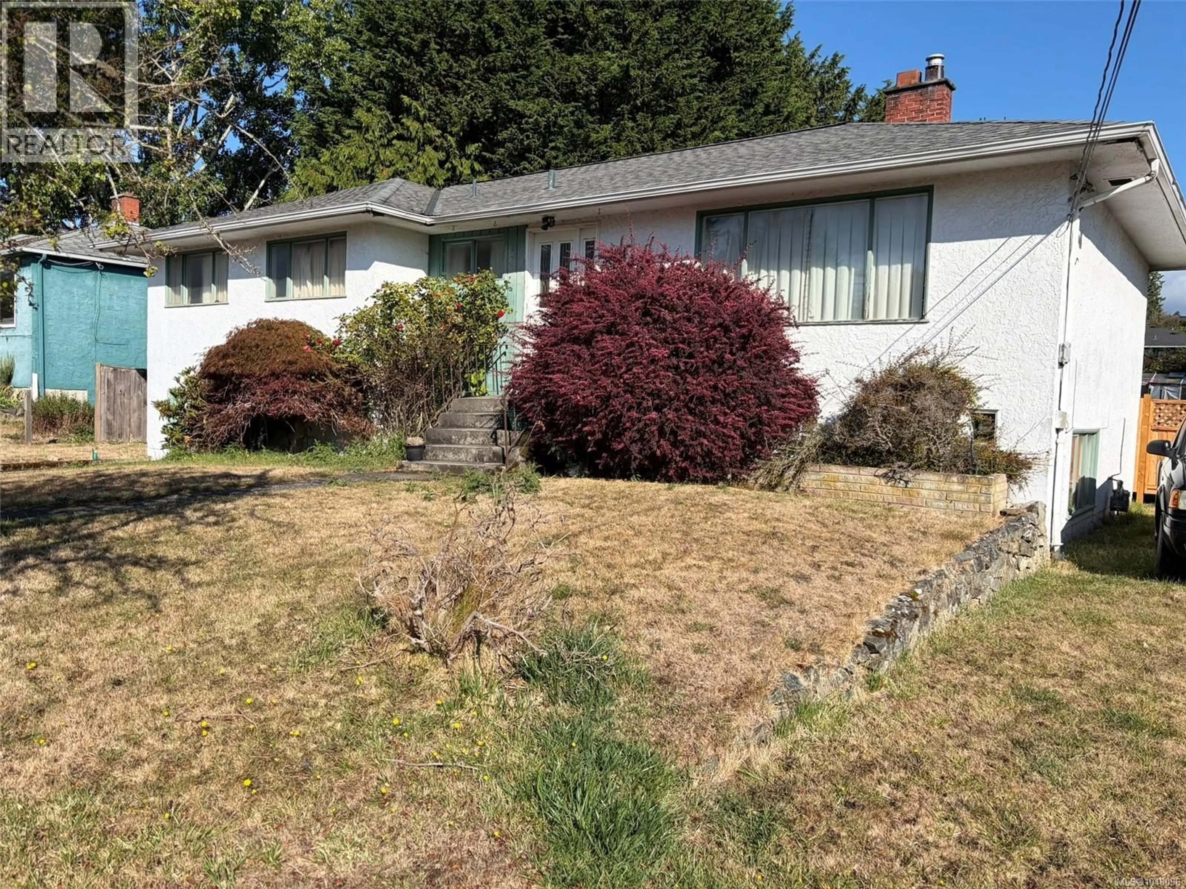 Home with vinyl exterior material, street for 1622 RICHARDSON STREET, Victoria British Columbia V8S1R4