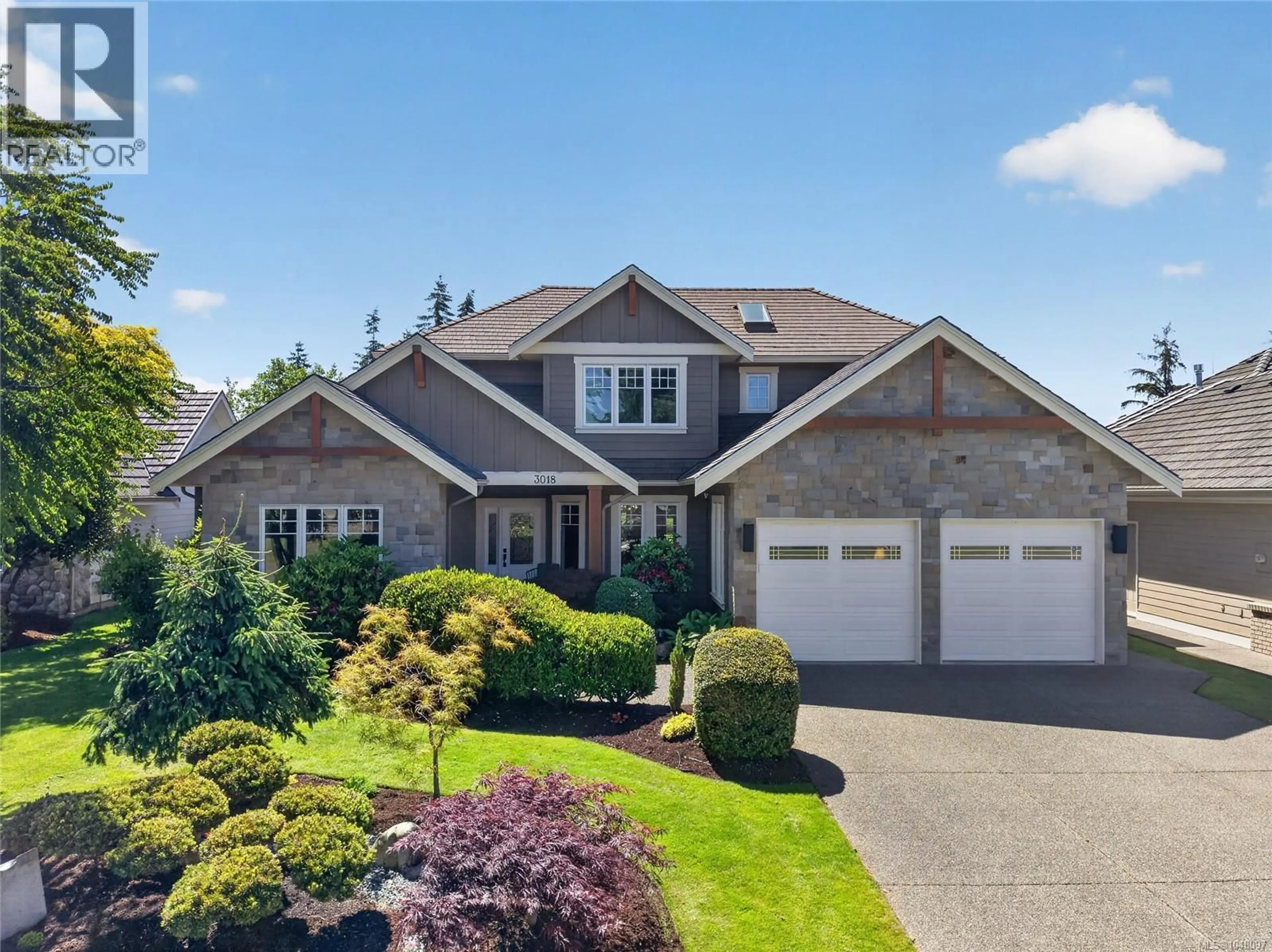 Home with vinyl exterior material, street for 3018 KENSINGTON CRESCENT, Courtenay British Columbia V9N8Z8