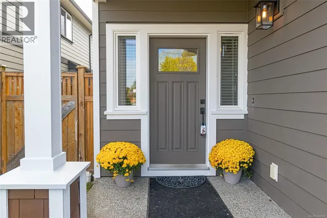 9373 EAST SAANICH ROAD, North Saanich 3
