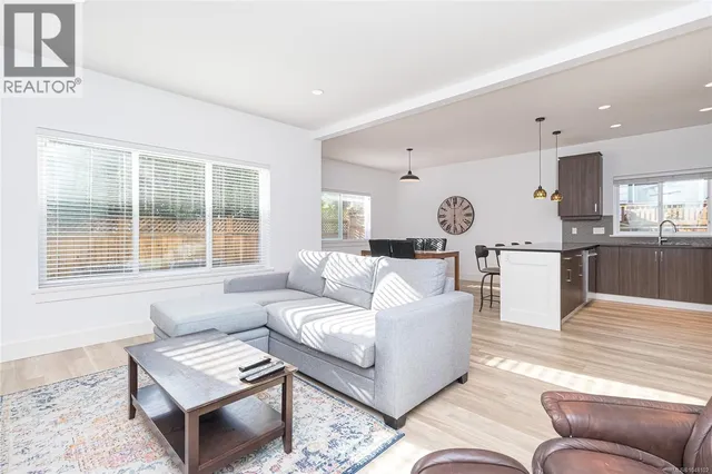 9373 EAST SAANICH ROAD, North Saanich 5