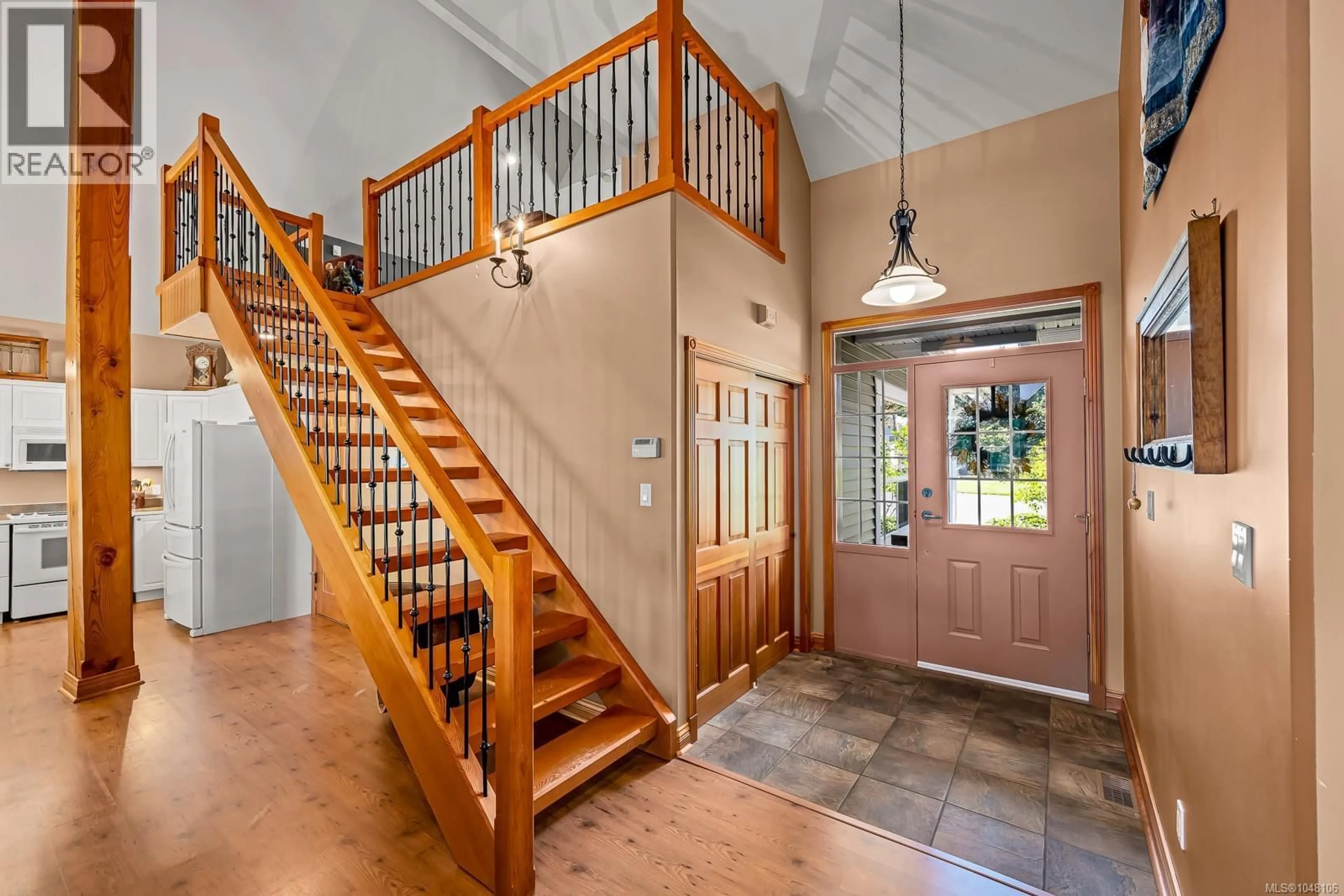 Indoor entryway for 2435 CHARLEVILLE ROAD, Campbell River British Columbia V9W4N4