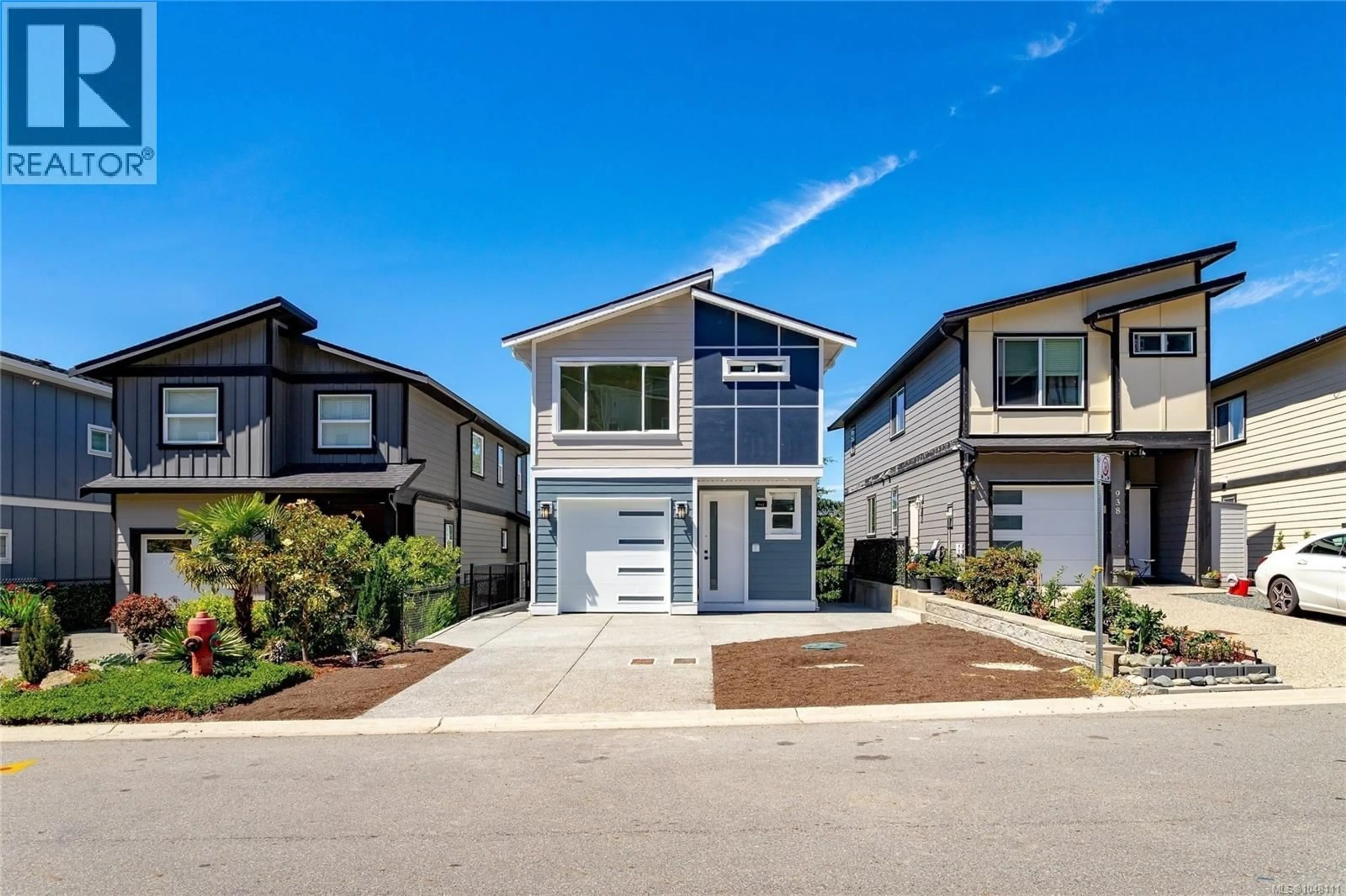 Home with vinyl exterior material, street for 942 PEACE KEEPING CRESCENT, Langford British Columbia V9C0N6