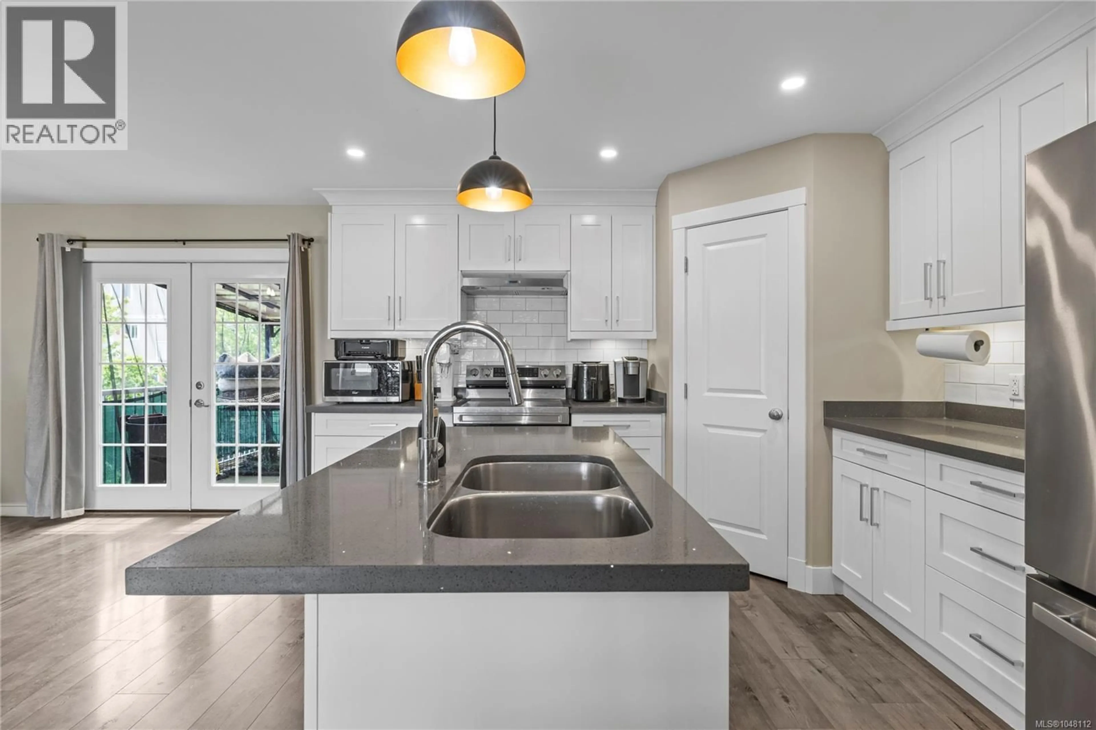 Open concept kitchen, ceramic/tile floor for 541 LORI PLACE, Nanaimo British Columbia V9R0H8