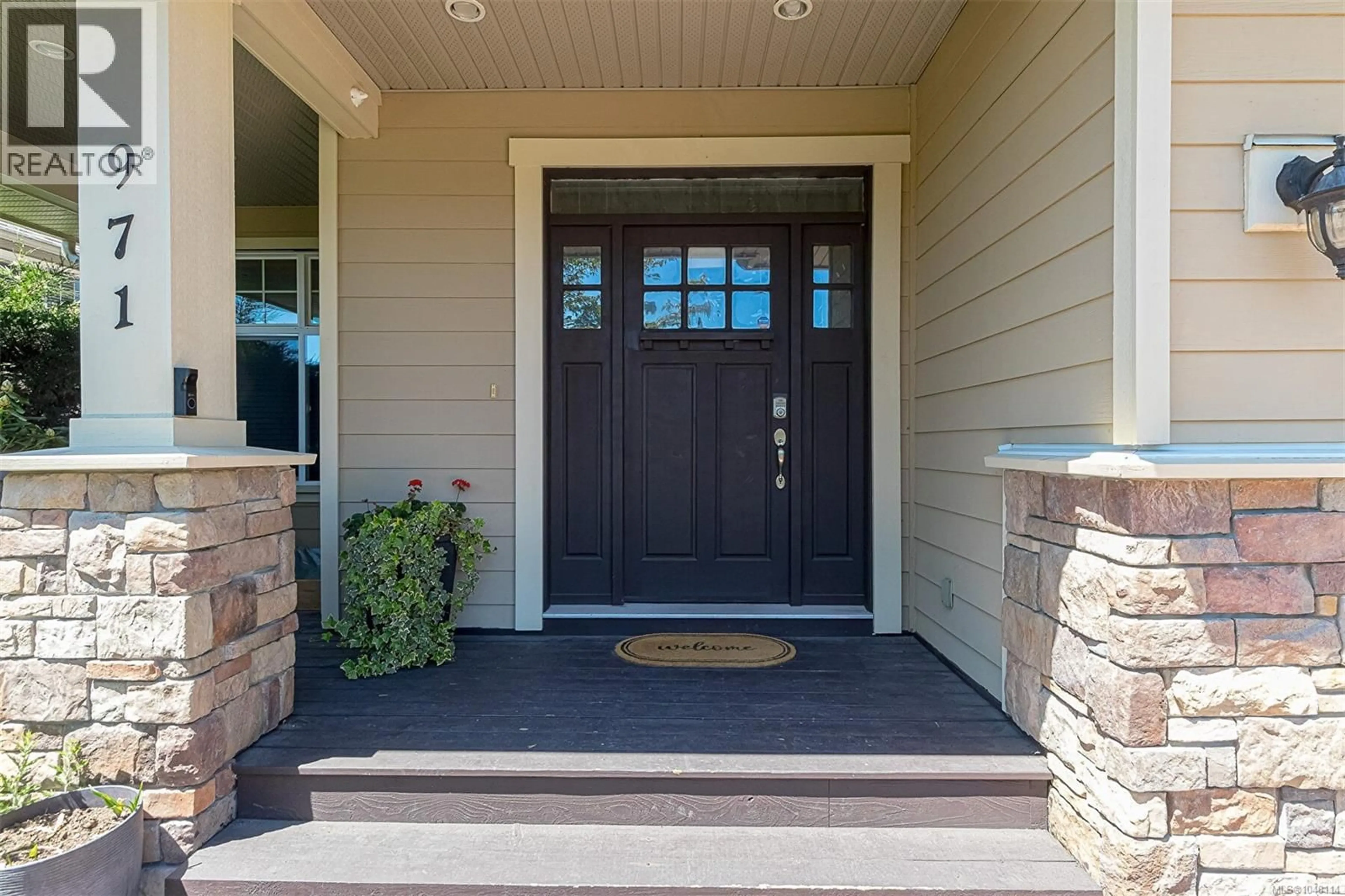 Indoor entryway for 971 GADE ROAD, Langford British Columbia V9B0G8