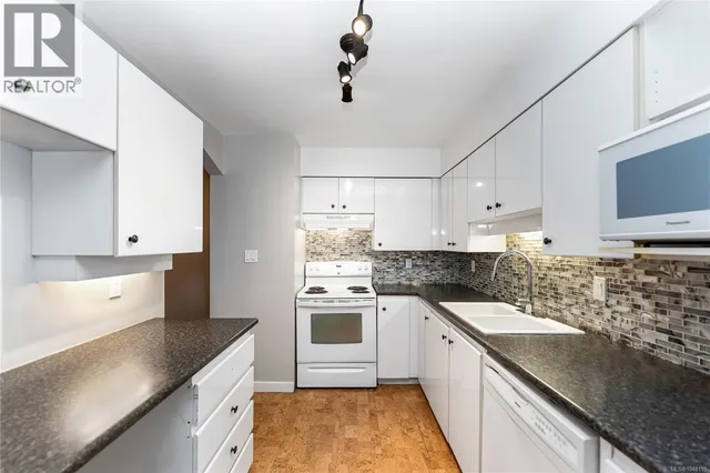 209 - 935 JOHNSON STREET, Victoria 2