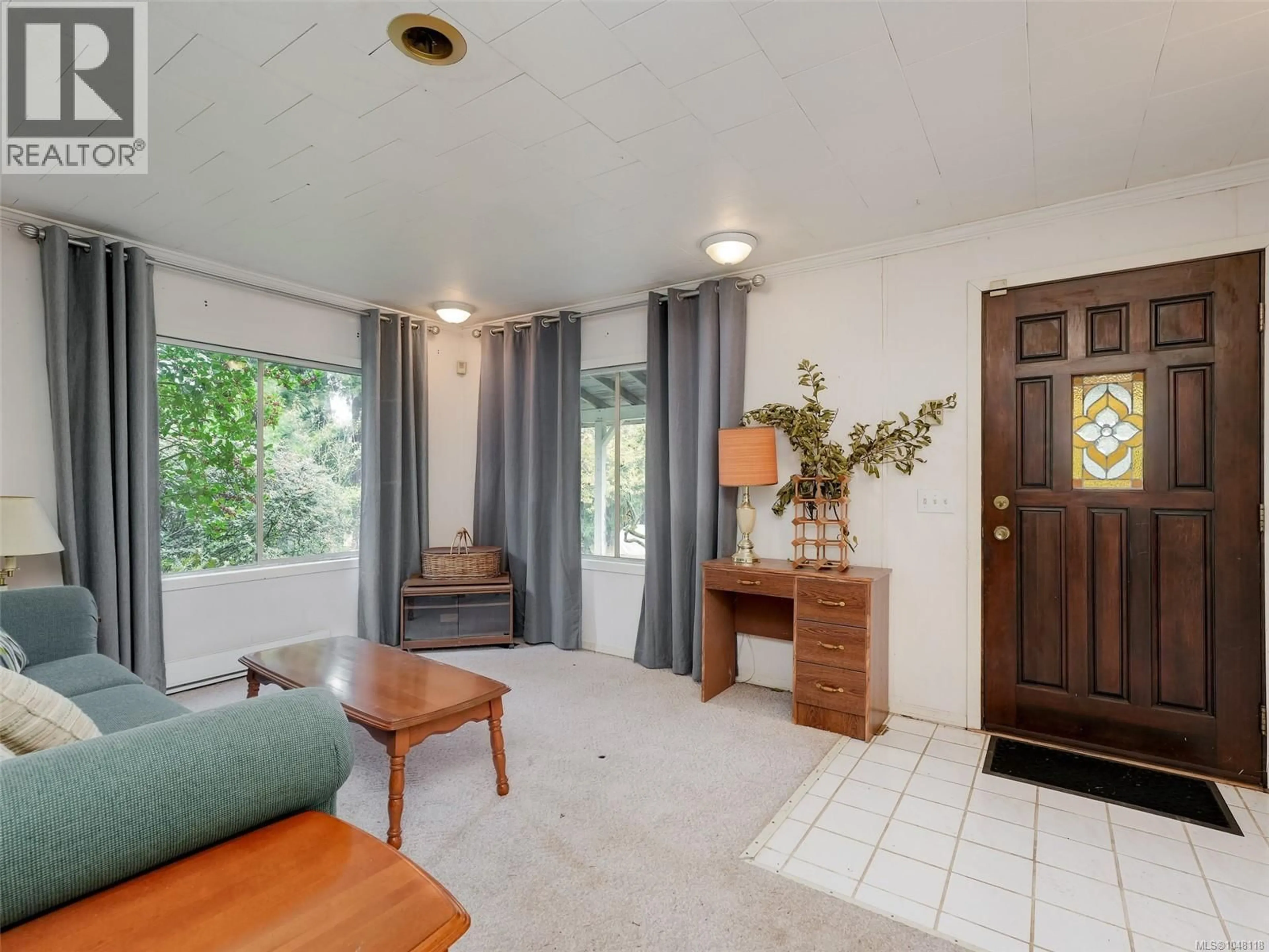 Living room with furniture, unknown for 5333 SPARTON ROAD, Saanich British Columbia V9E2H5