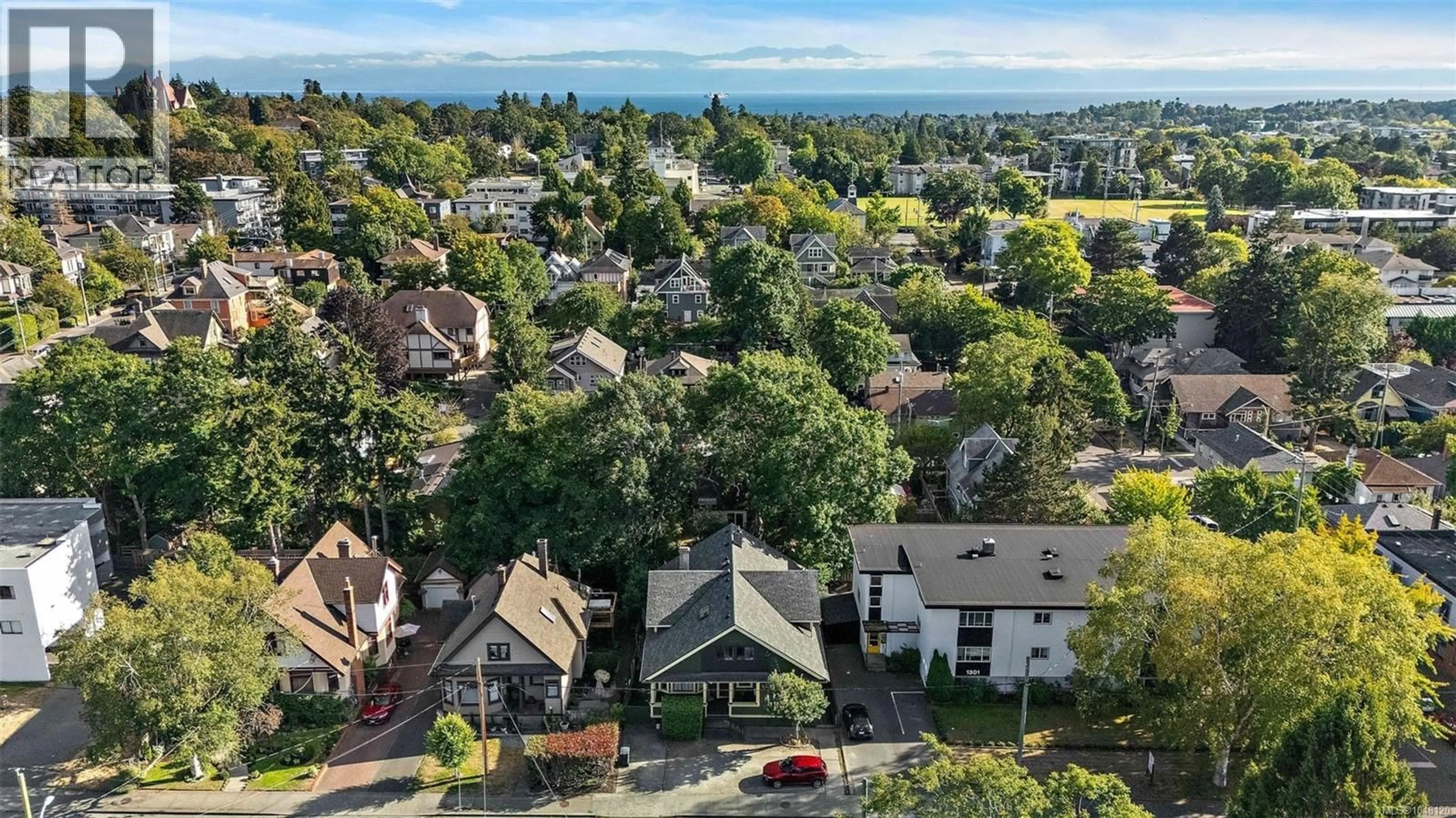 A pic from outside/outdoor area/front of a property/back of a property/a pic from drone, unknown for 1317 PANDORA AVENUE, Victoria British Columbia V8V3R6