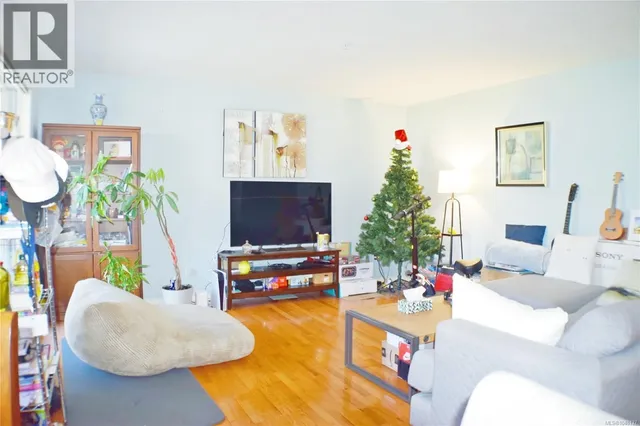 207 - 1694 CEDAR HILL CROSS ROAD, Saanich 2