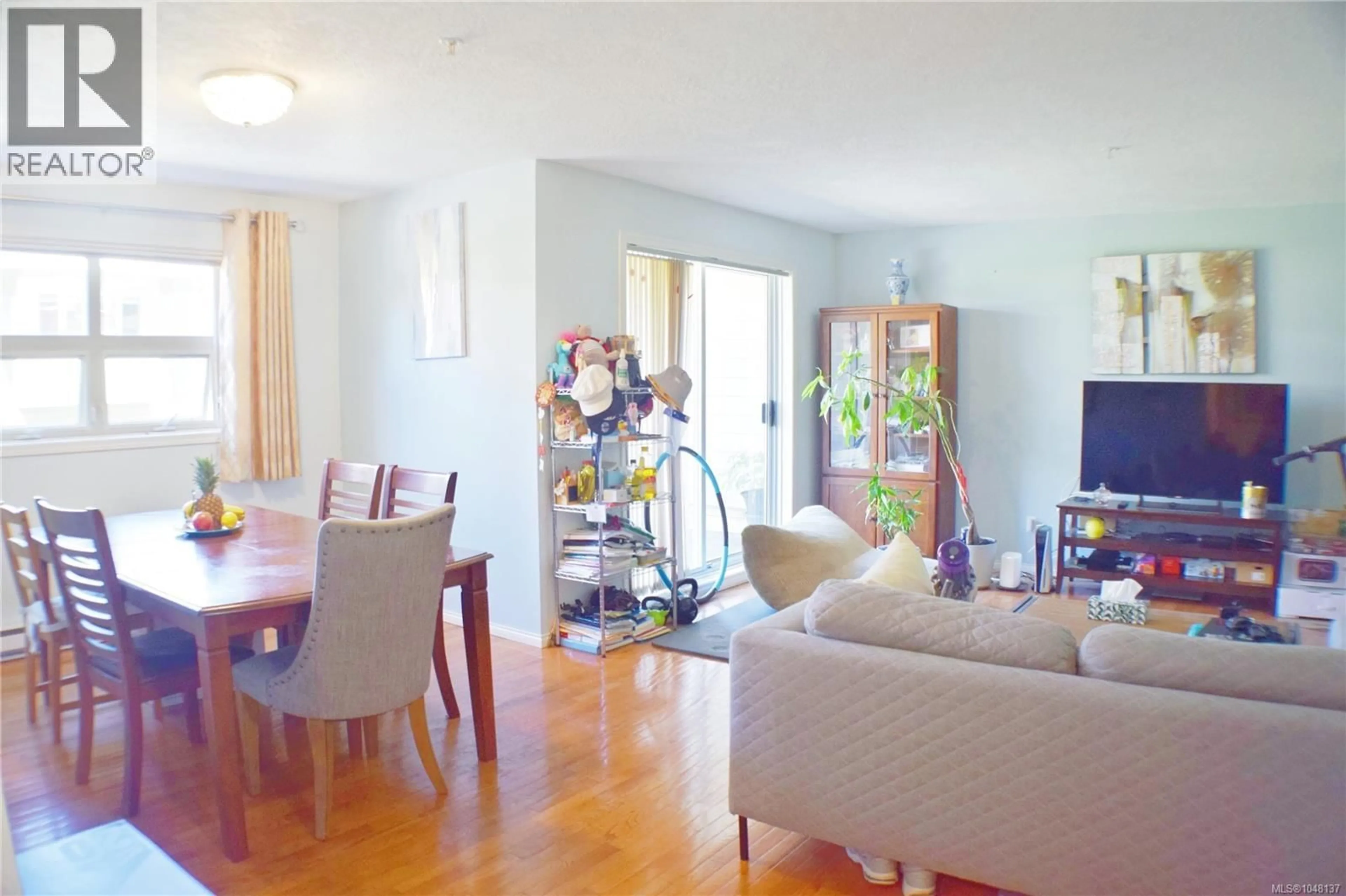 Living room with furniture, unknown for 207 - 1694 CEDAR HILL CROSS ROAD, Saanich British Columbia V8P2P7