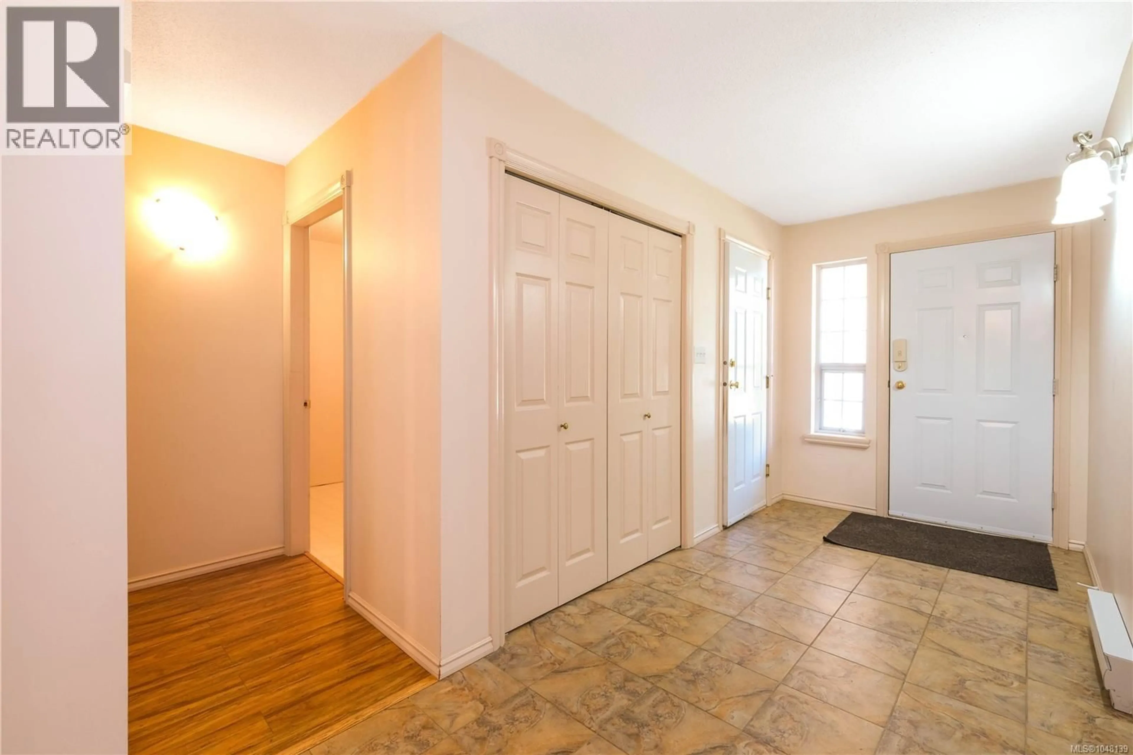 Indoor entryway for 17 - 2055 GALERNO ROAD, Campbell River British Columbia V9W6Z1