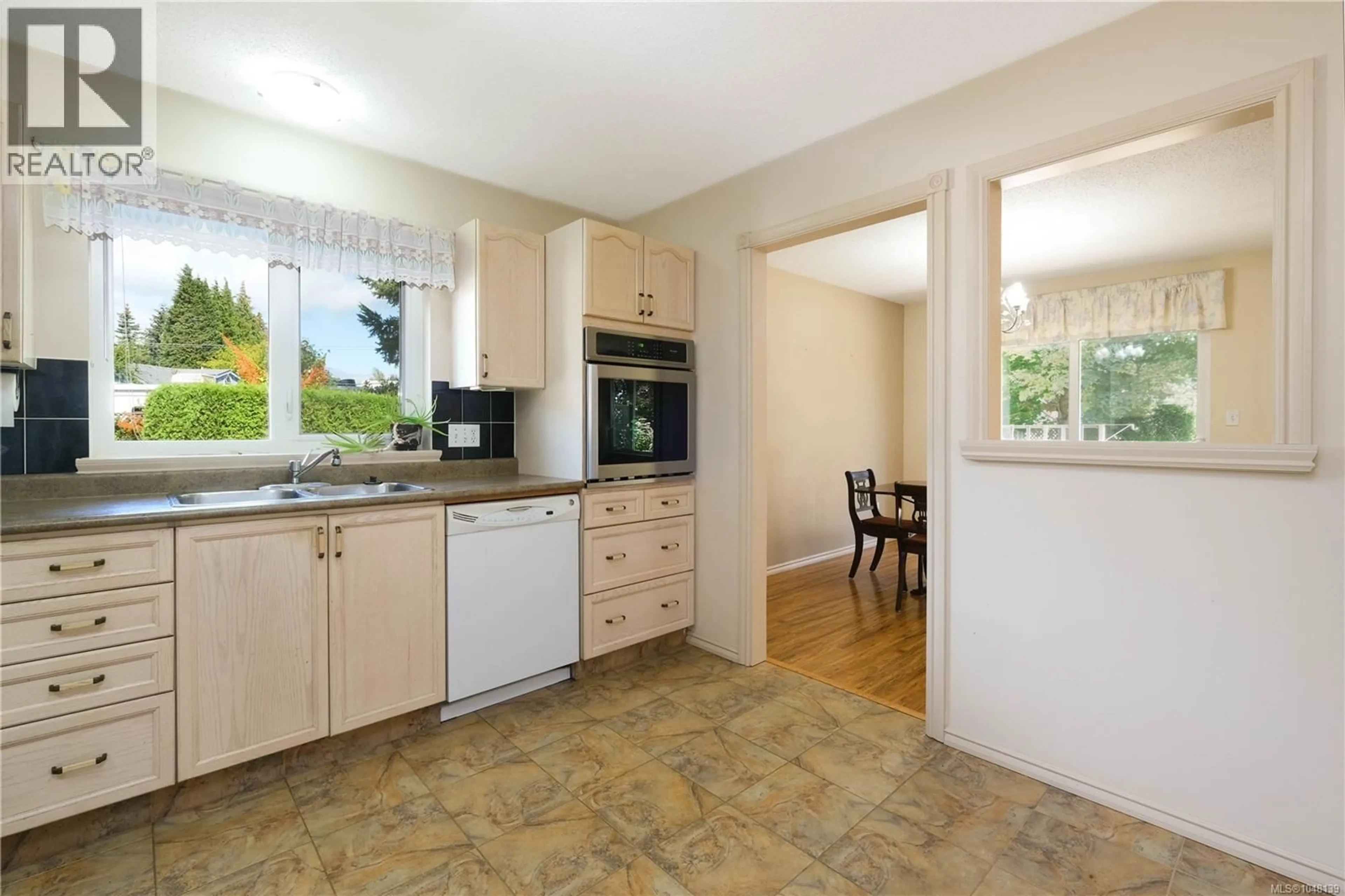 Standard kitchen, ceramic/tile floor for 17 - 2055 GALERNO ROAD, Campbell River British Columbia V9W6Z1