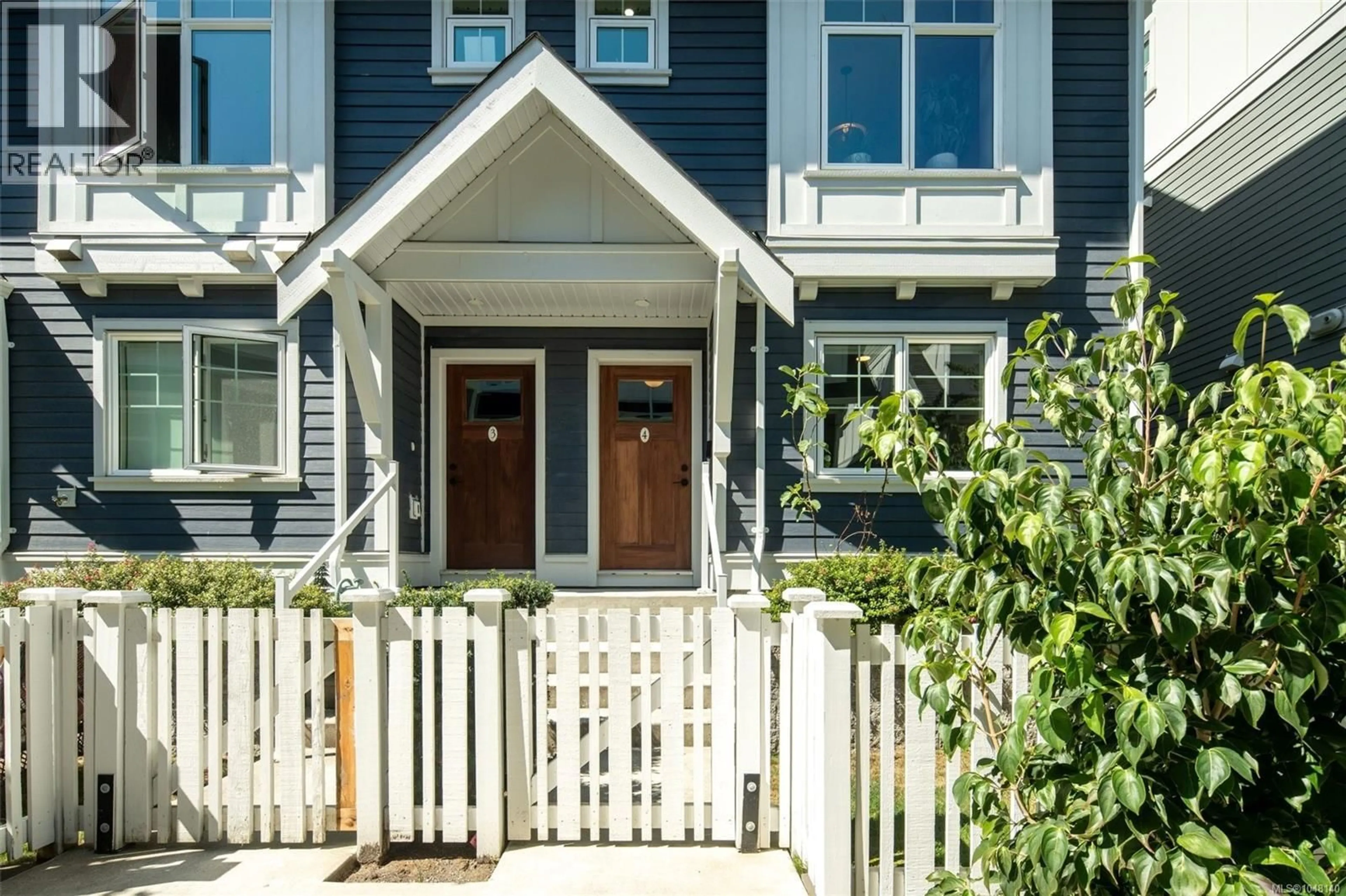 Home with vinyl exterior material, street for 4 - 3092 WASHINGTON AVENUE, Victoria British Columbia V9A0J5