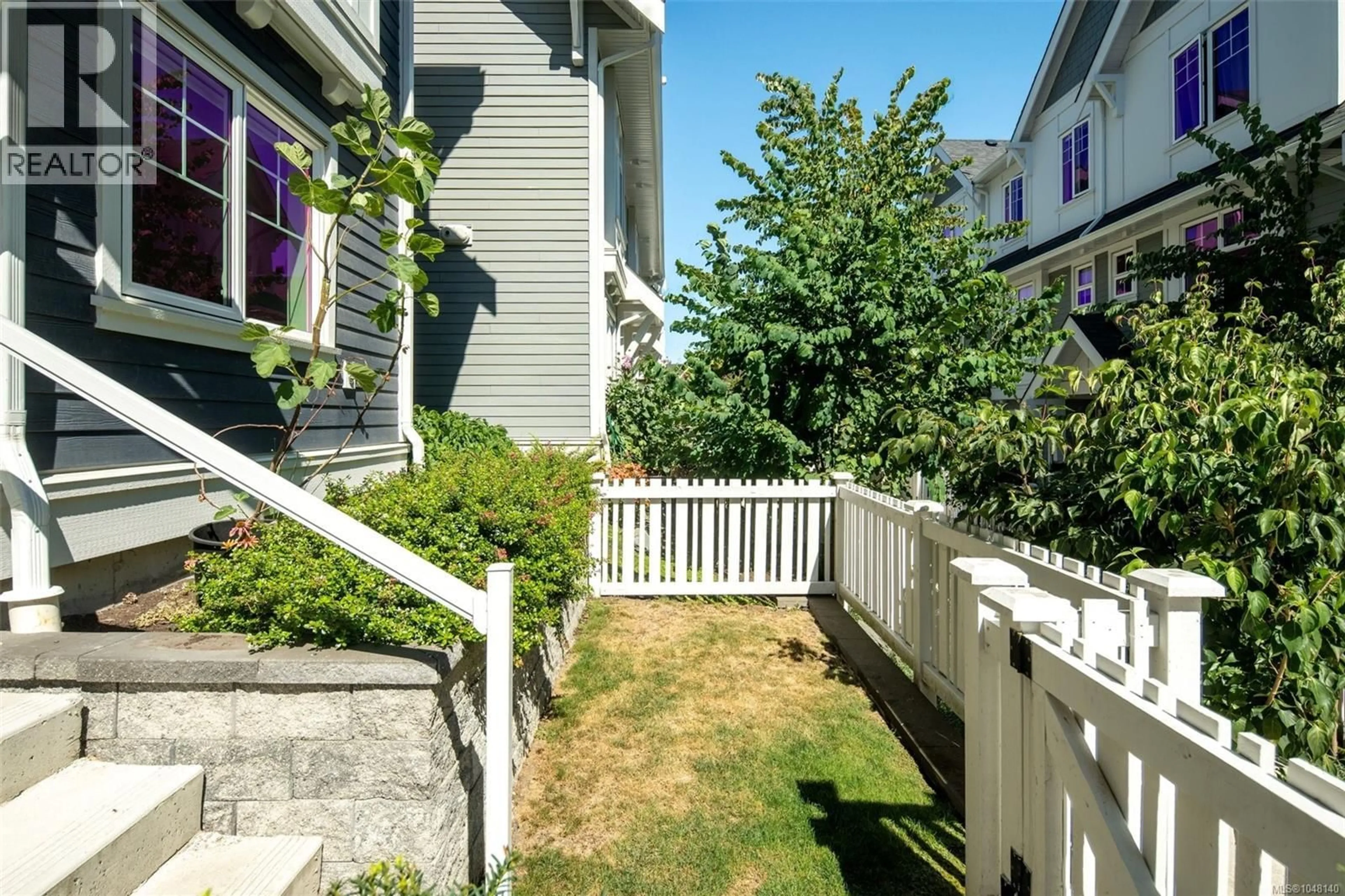Patio, street for 4 - 3092 WASHINGTON AVENUE, Victoria British Columbia V9A0J5