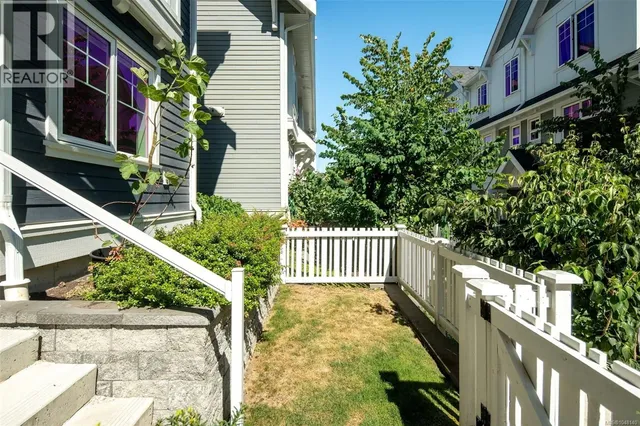 4 - 3092 WASHINGTON AVENUE, Victoria 5