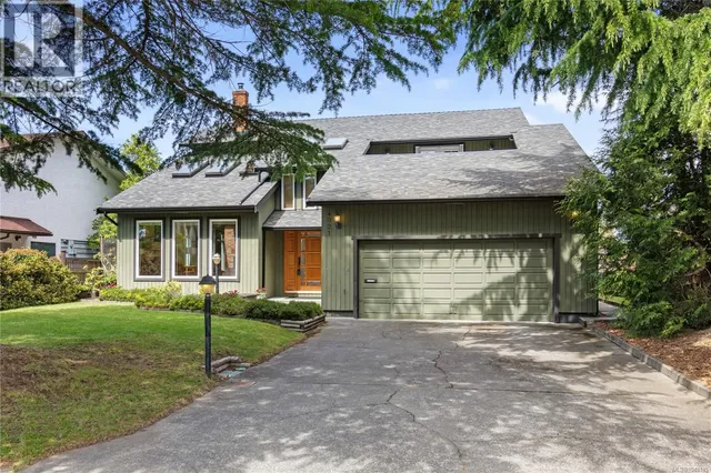 4021 DAWNVIEW CRESCENT, Saanich 2