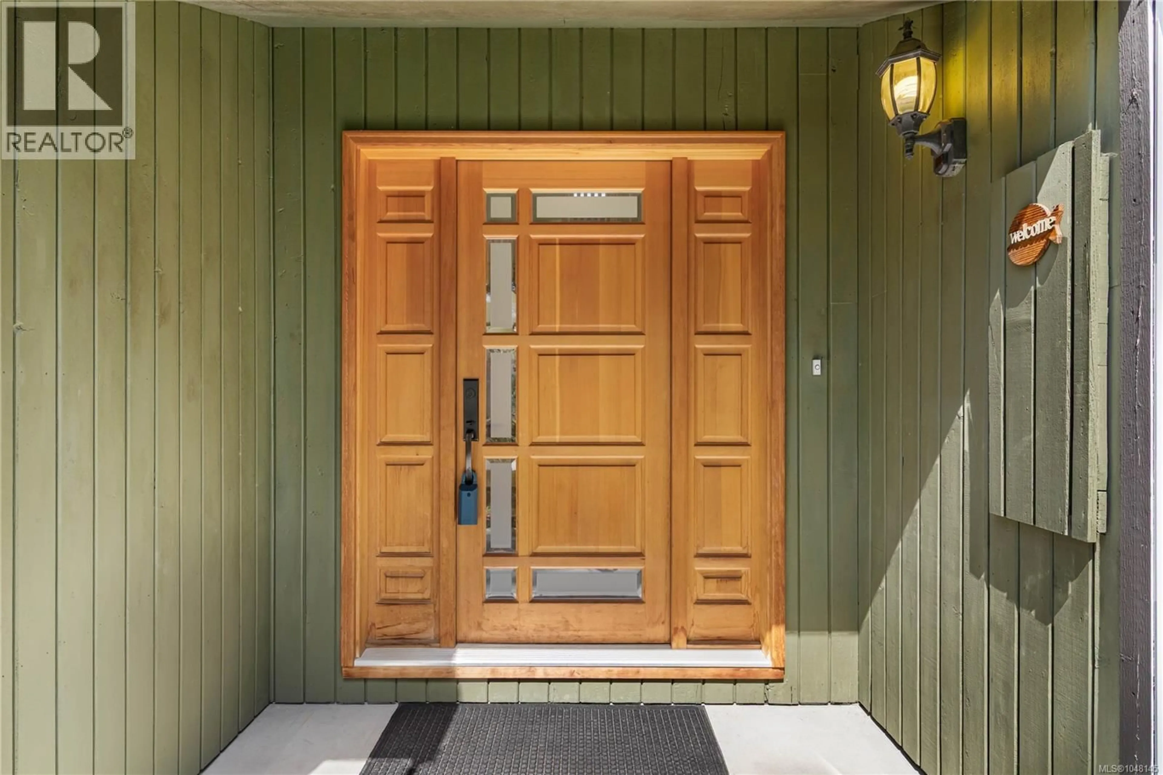 Indoor entryway for 4021 DAWNVIEW CRESCENT, Saanich British Columbia V8N5P7