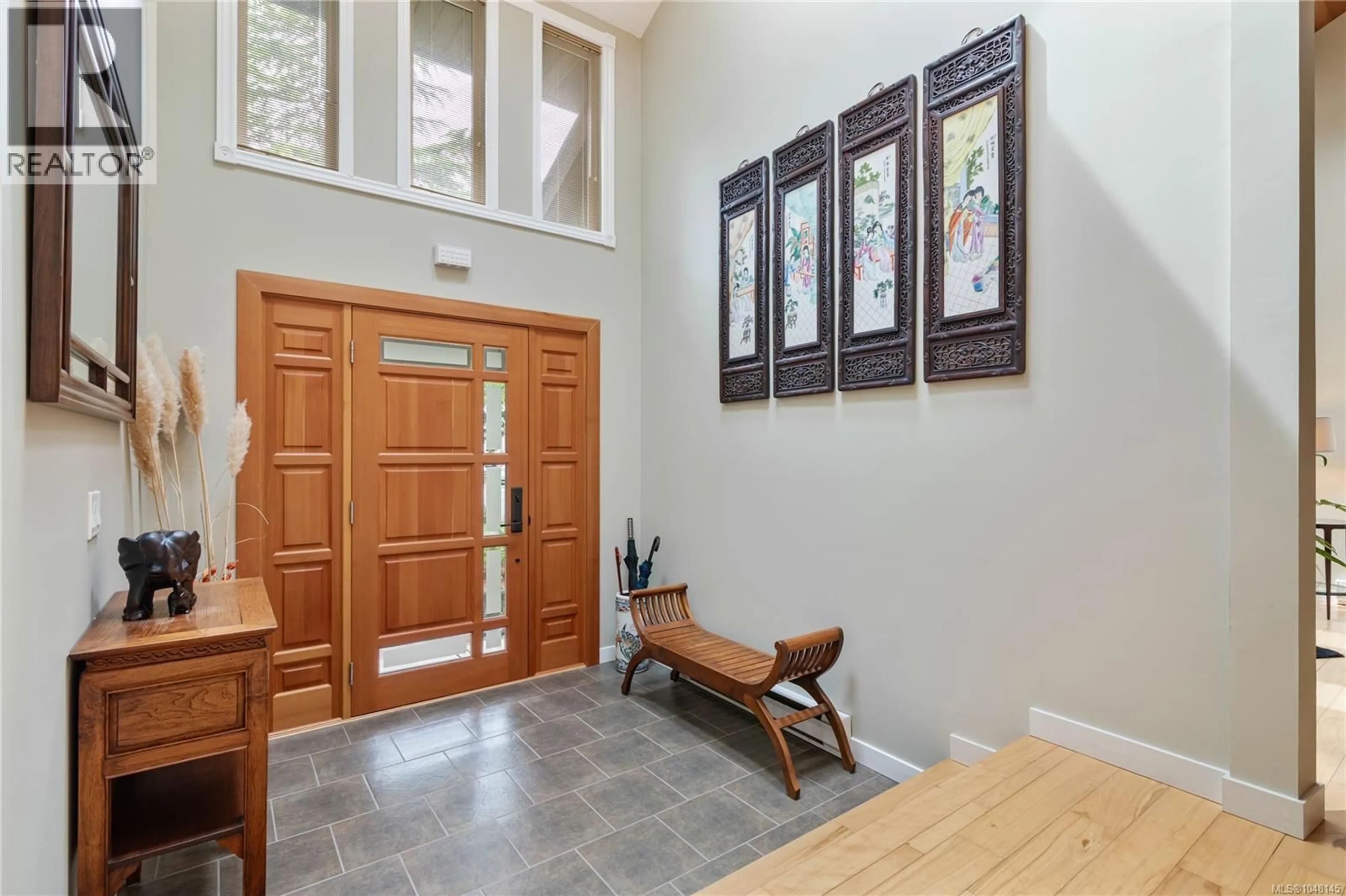 Indoor entryway for 4021 DAWNVIEW CRESCENT, Saanich British Columbia V8N5P7